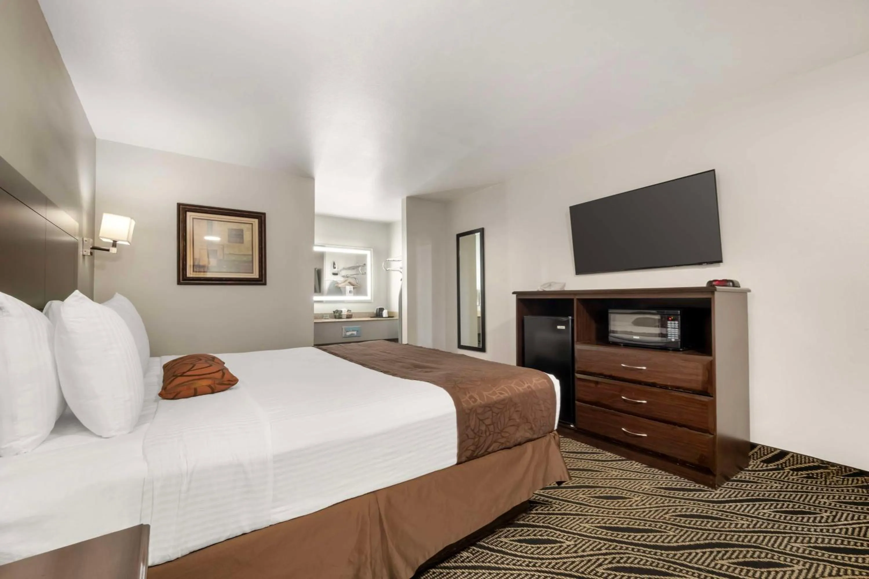 Bedroom, Bed in Best Western Red Carpet Inn