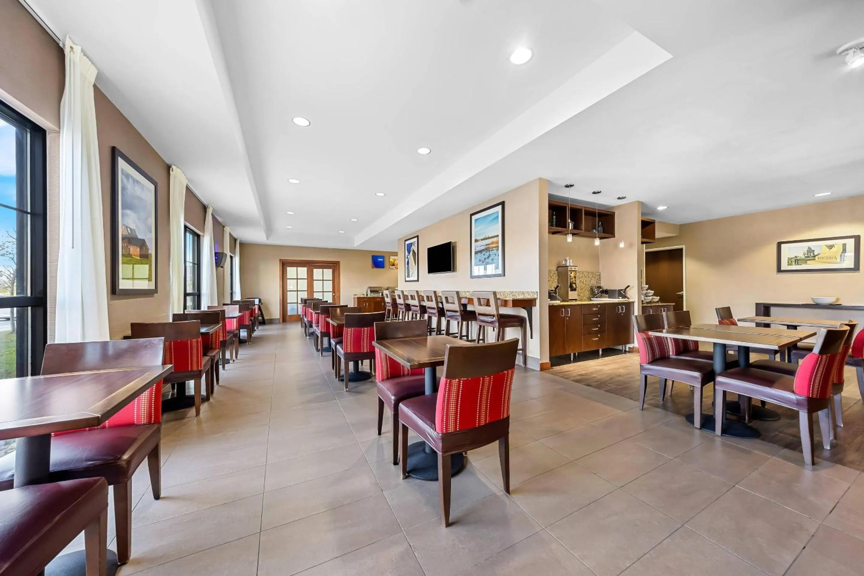 Breakfast in Comfort Inn & Suites West - Medical Center