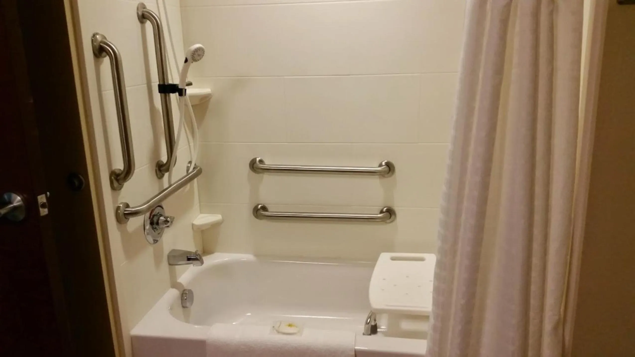 Bath in Comfort Inn & Suites West - Medical Center