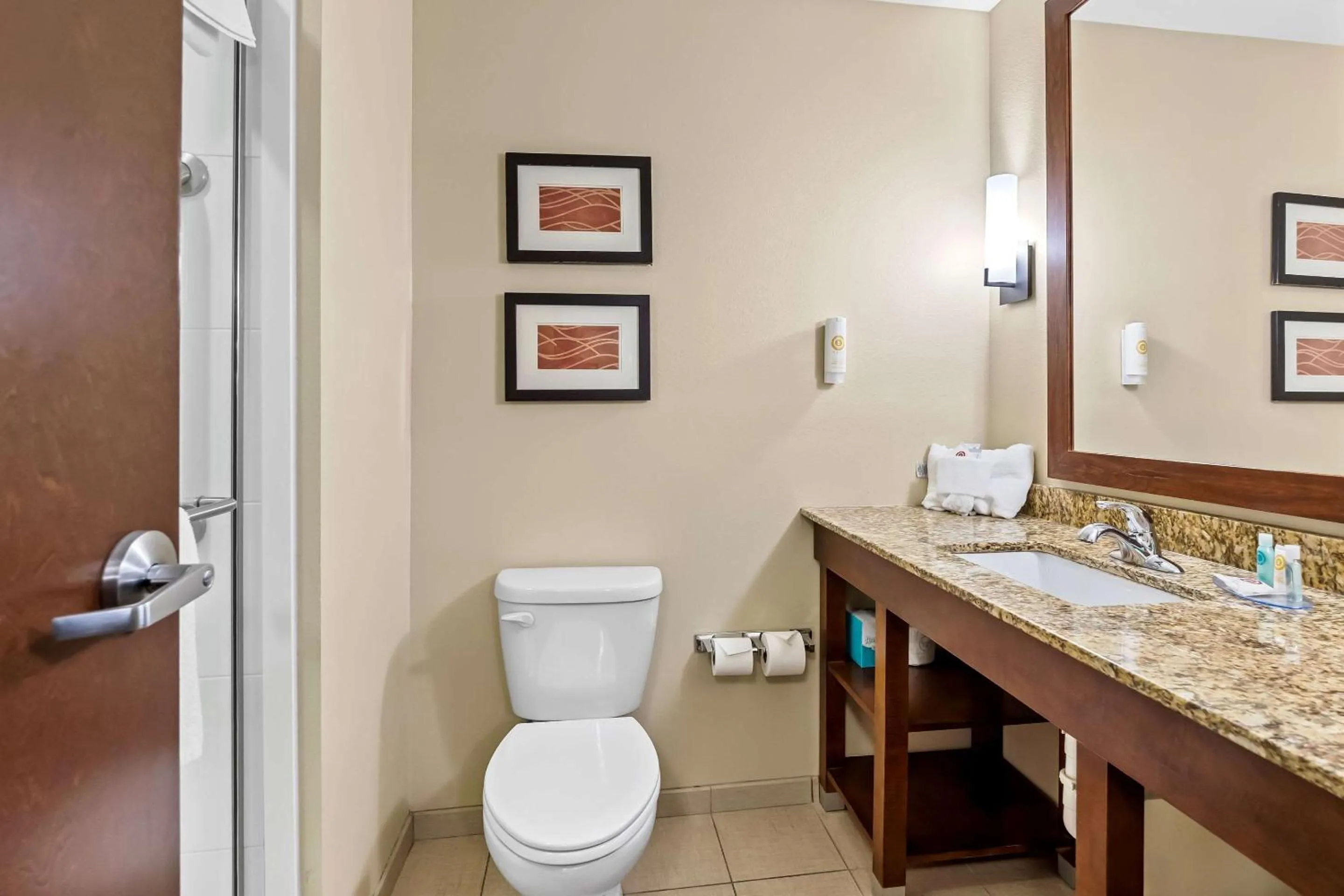 Bedroom in Comfort Inn & Suites West - Medical Center