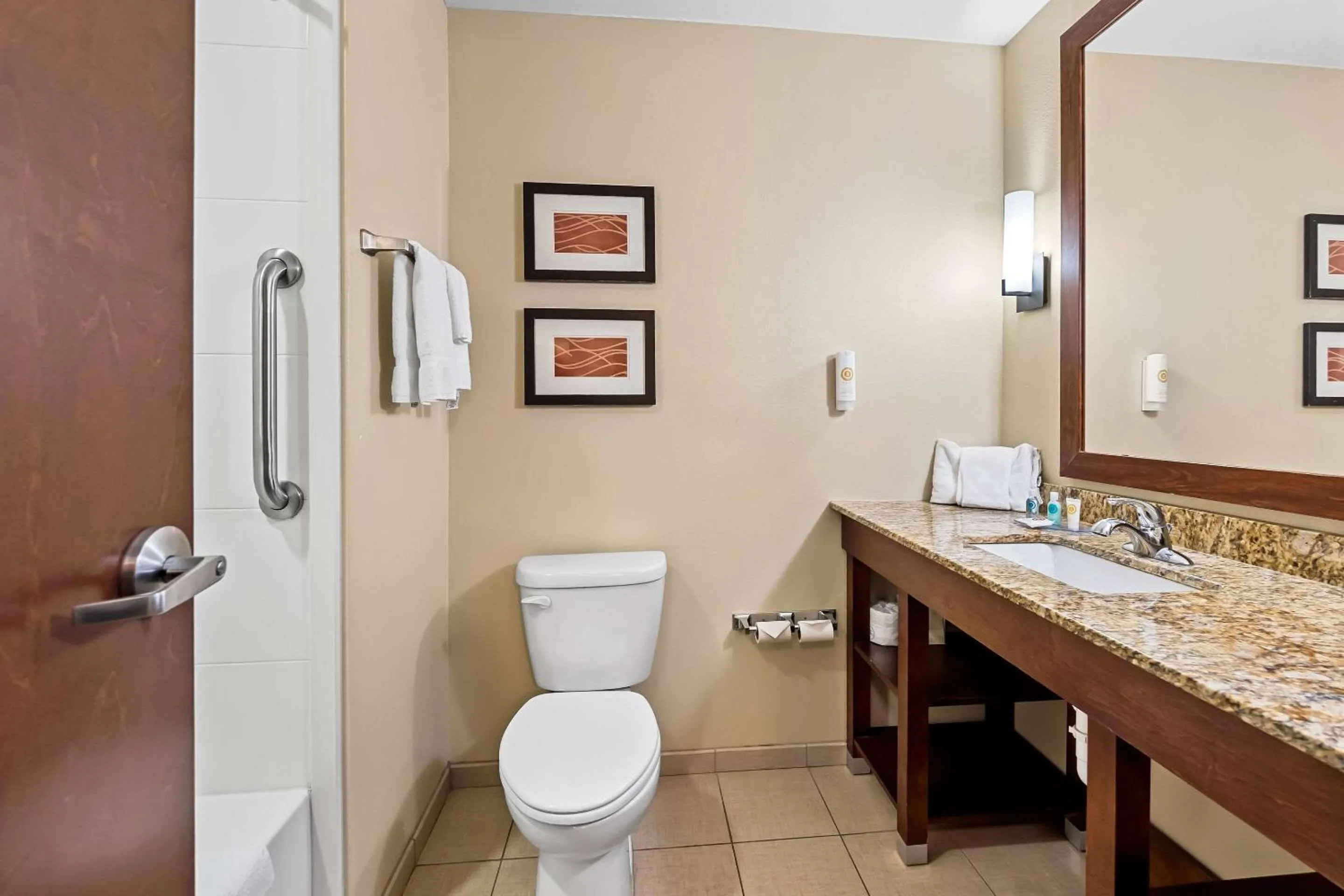 Bedroom in Comfort Inn & Suites West - Medical Center