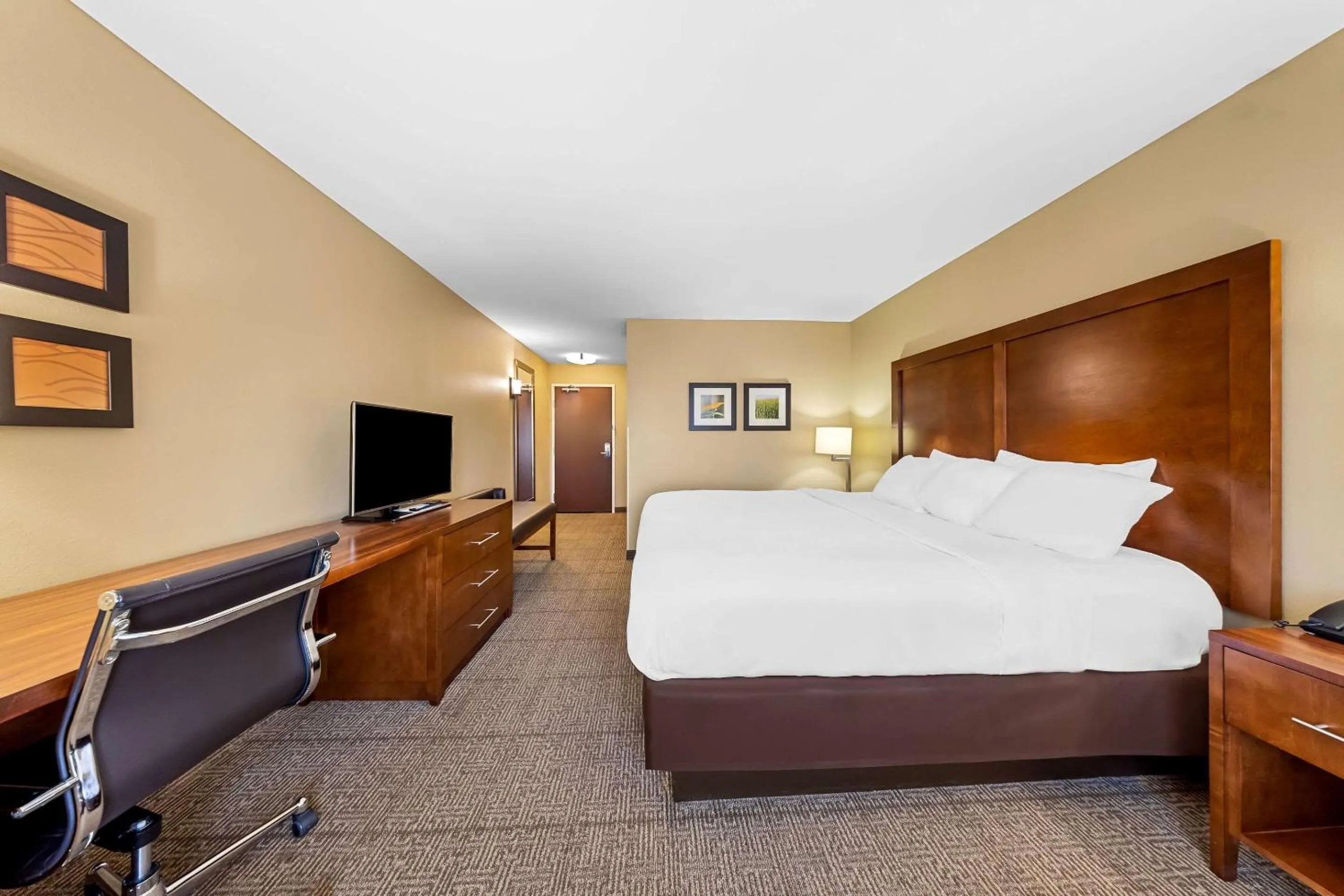 Bedroom, Bed in Comfort Inn & Suites West - Medical Center