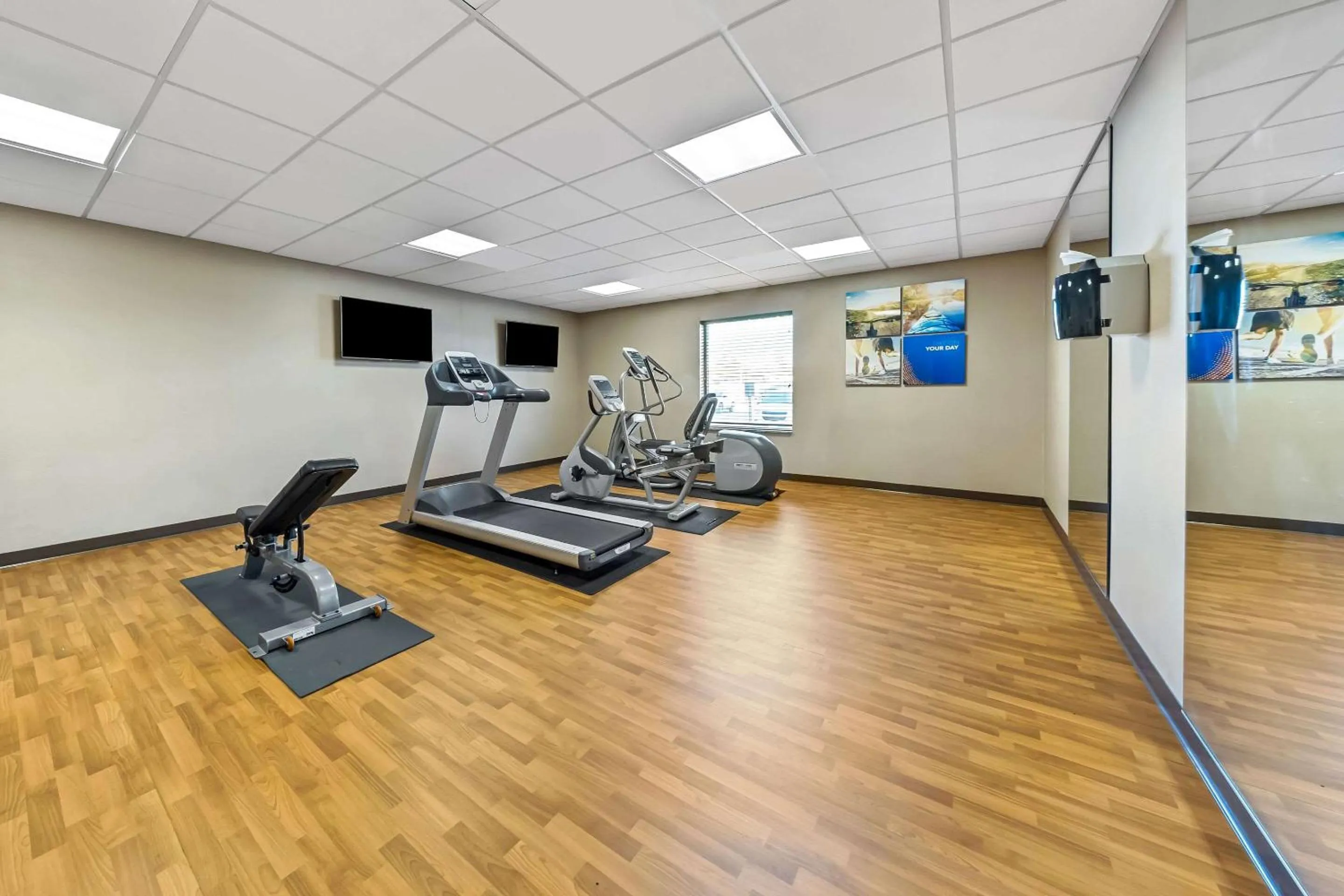 Fitness centre/facilities in Comfort Inn & Suites West - Medical Center