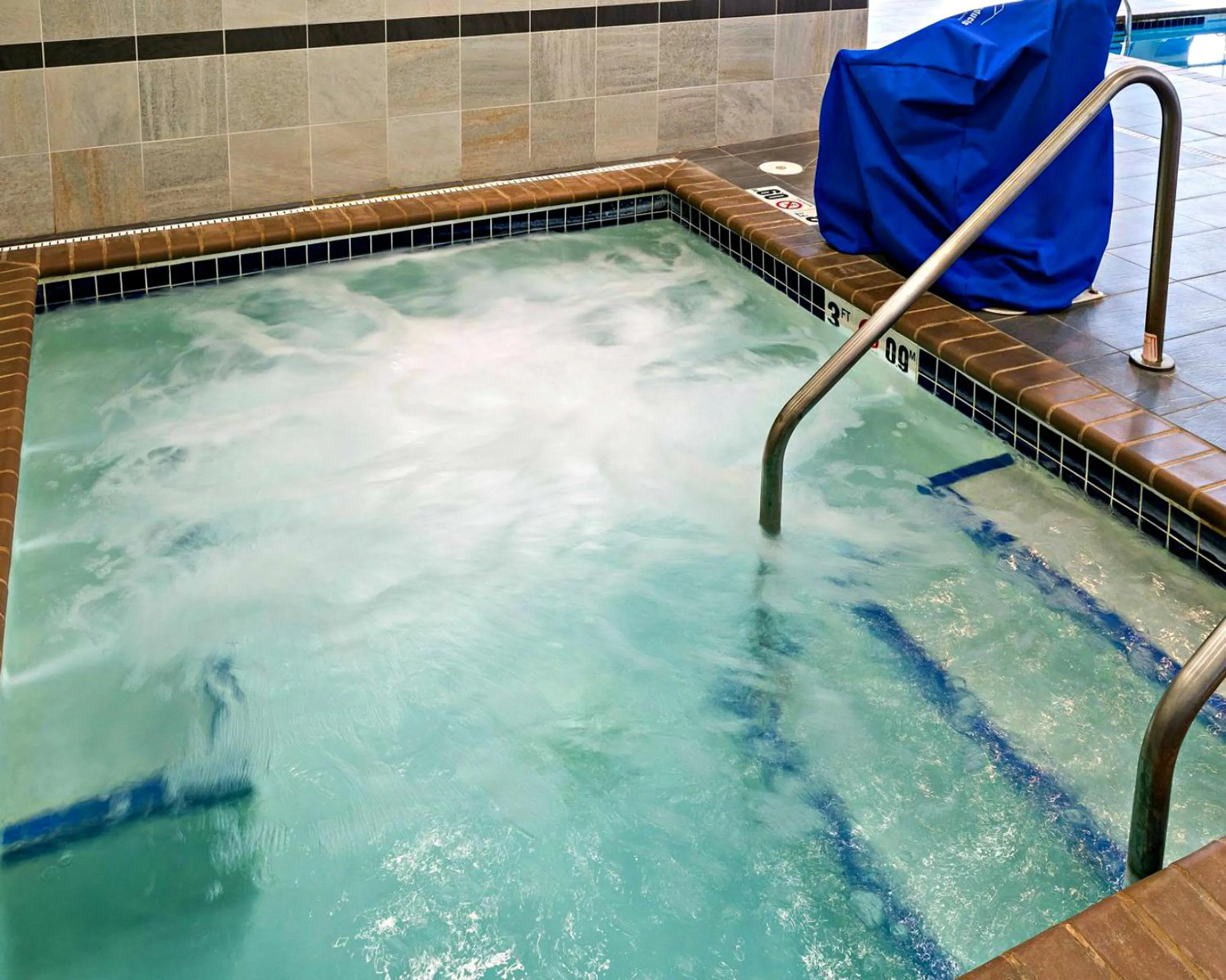 Swimming pool in Comfort Inn & Suites West - Medical Center