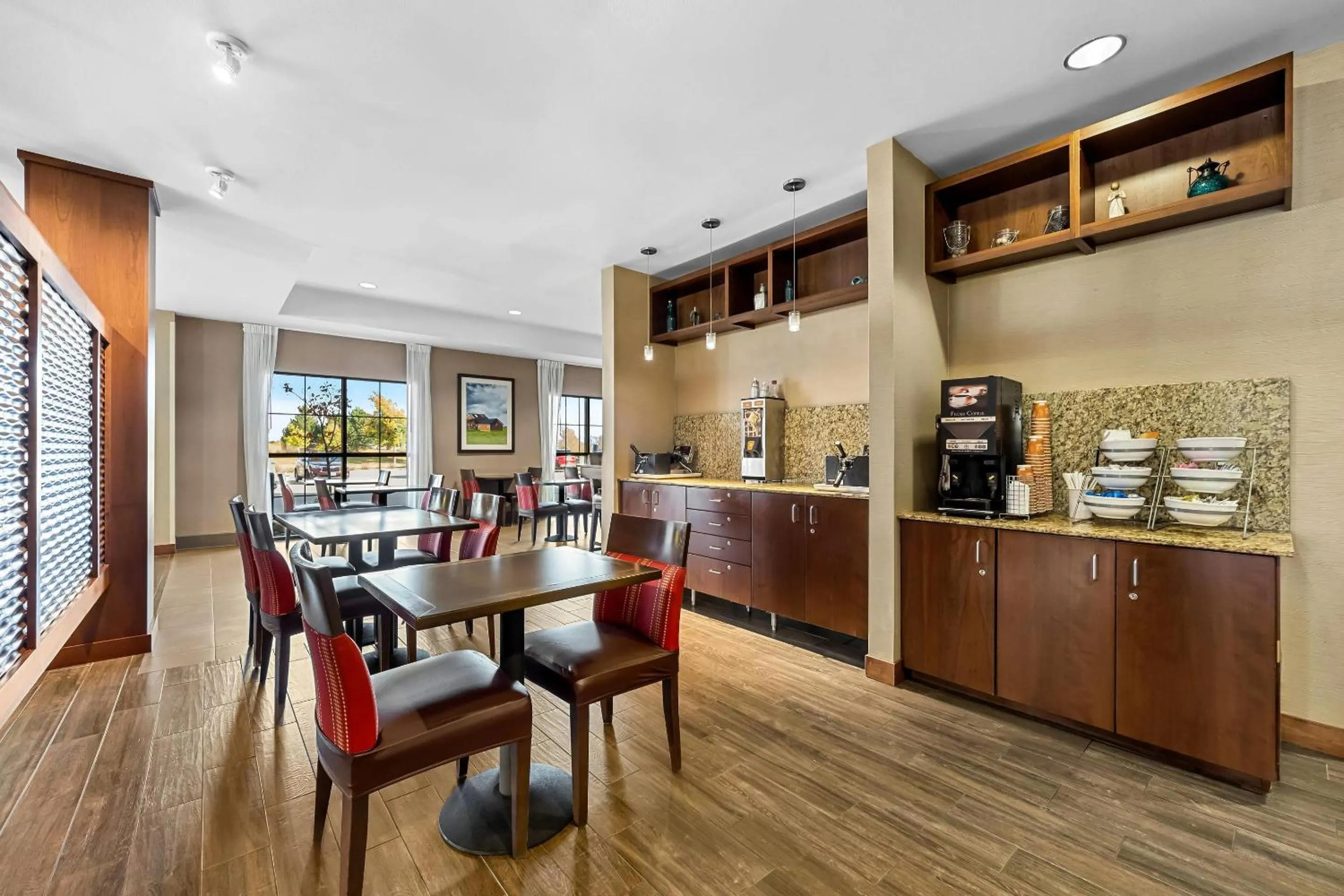 Breakfast in Comfort Inn & Suites West - Medical Center