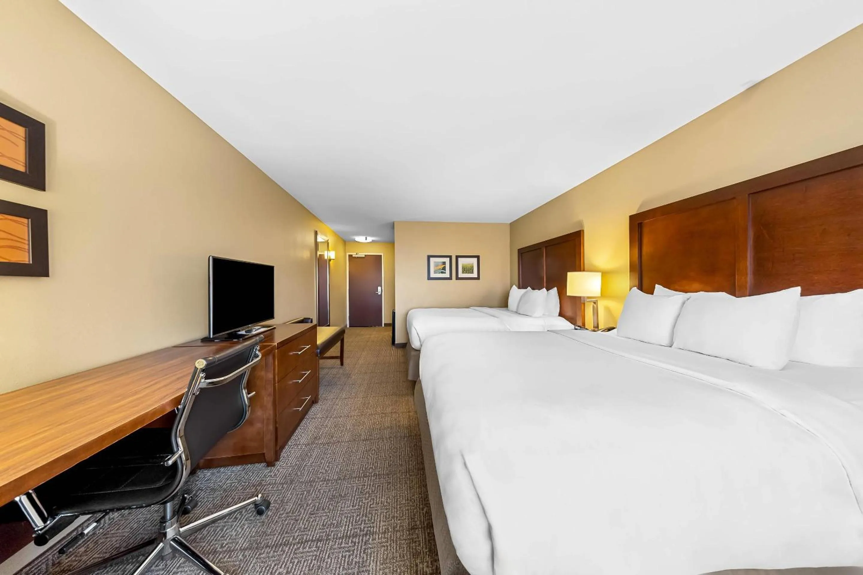 Bedroom, Bed in Comfort Inn & Suites West - Medical Center