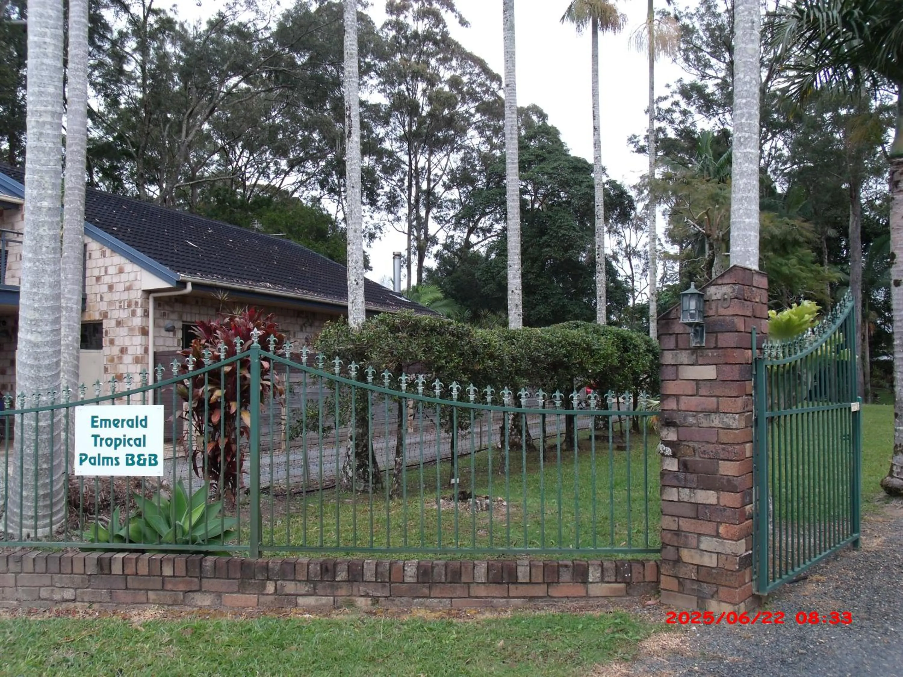 Property logo or sign in Emerald Tropical Palms B & B