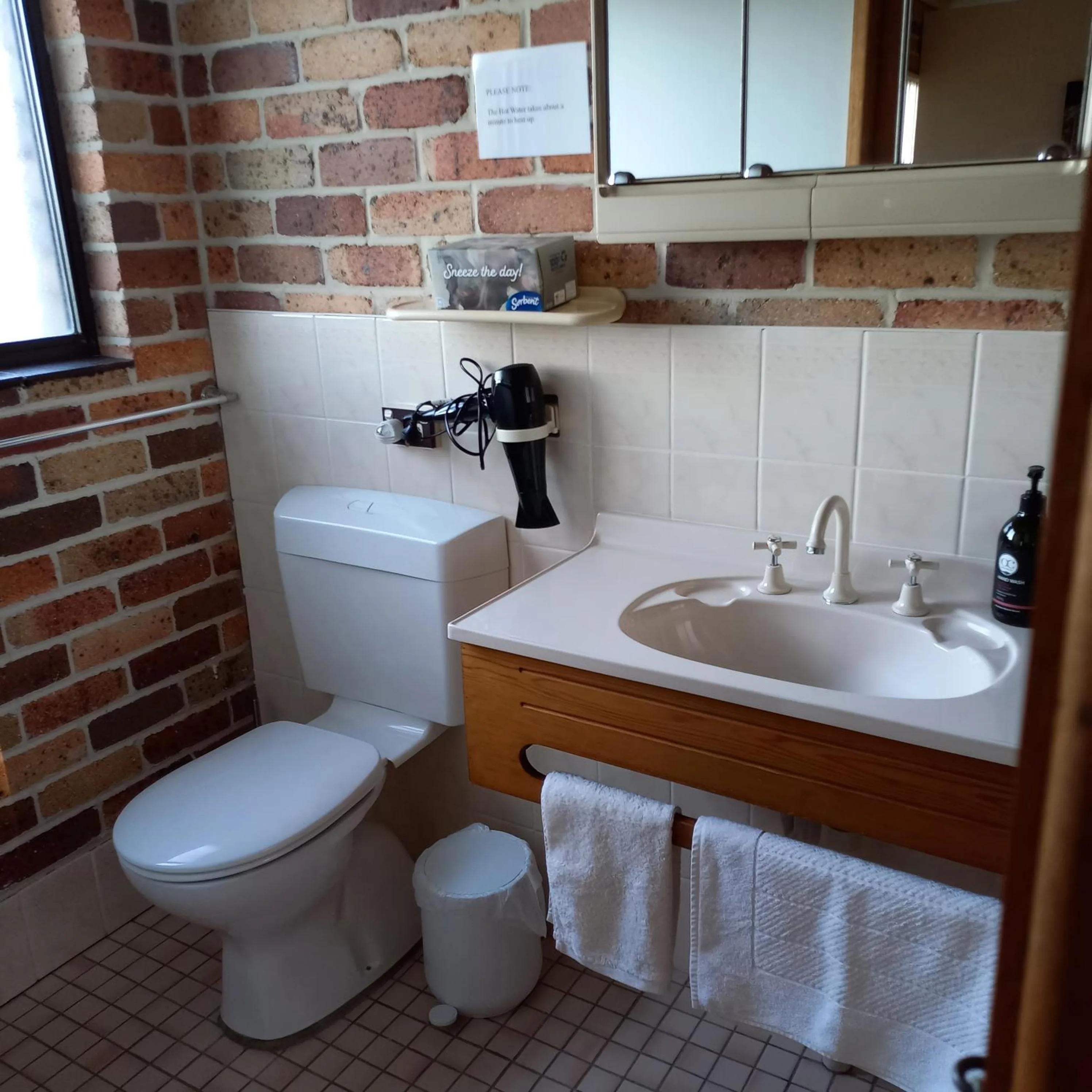 Bathroom in Emerald Tropical Palms B & B