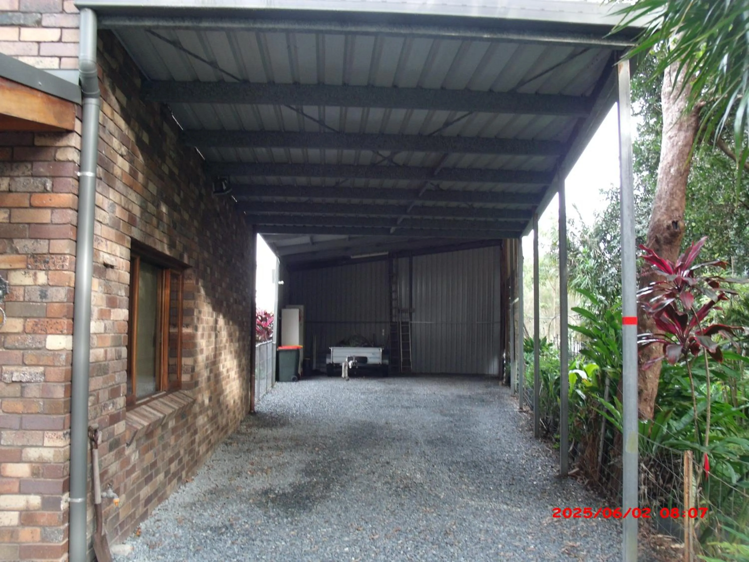 Parking in Emerald Tropical Palms B & B