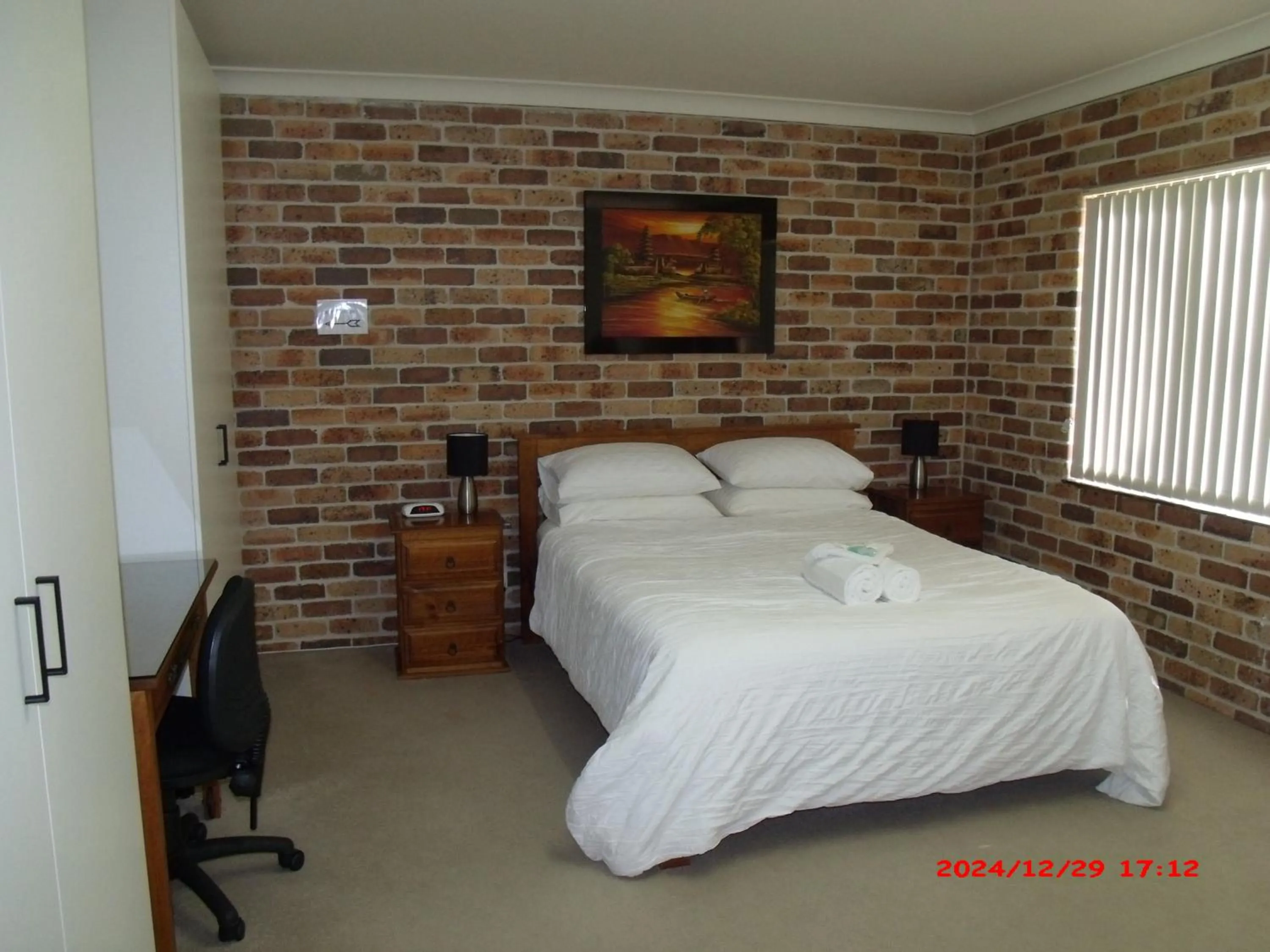 Bedroom, Bed in Emerald Tropical Palms B & B