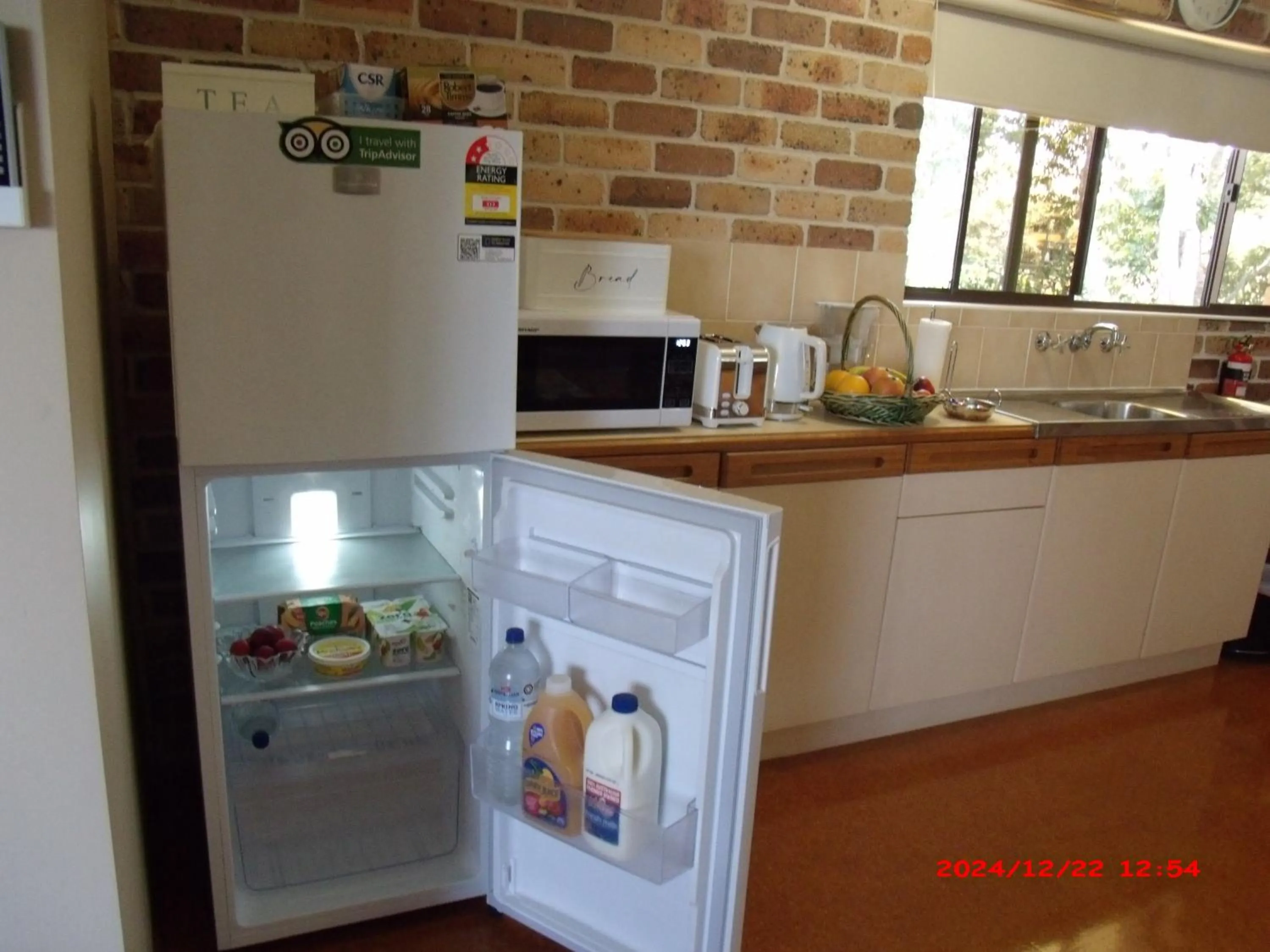 Breakfast in Emerald Tropical Palms B & B