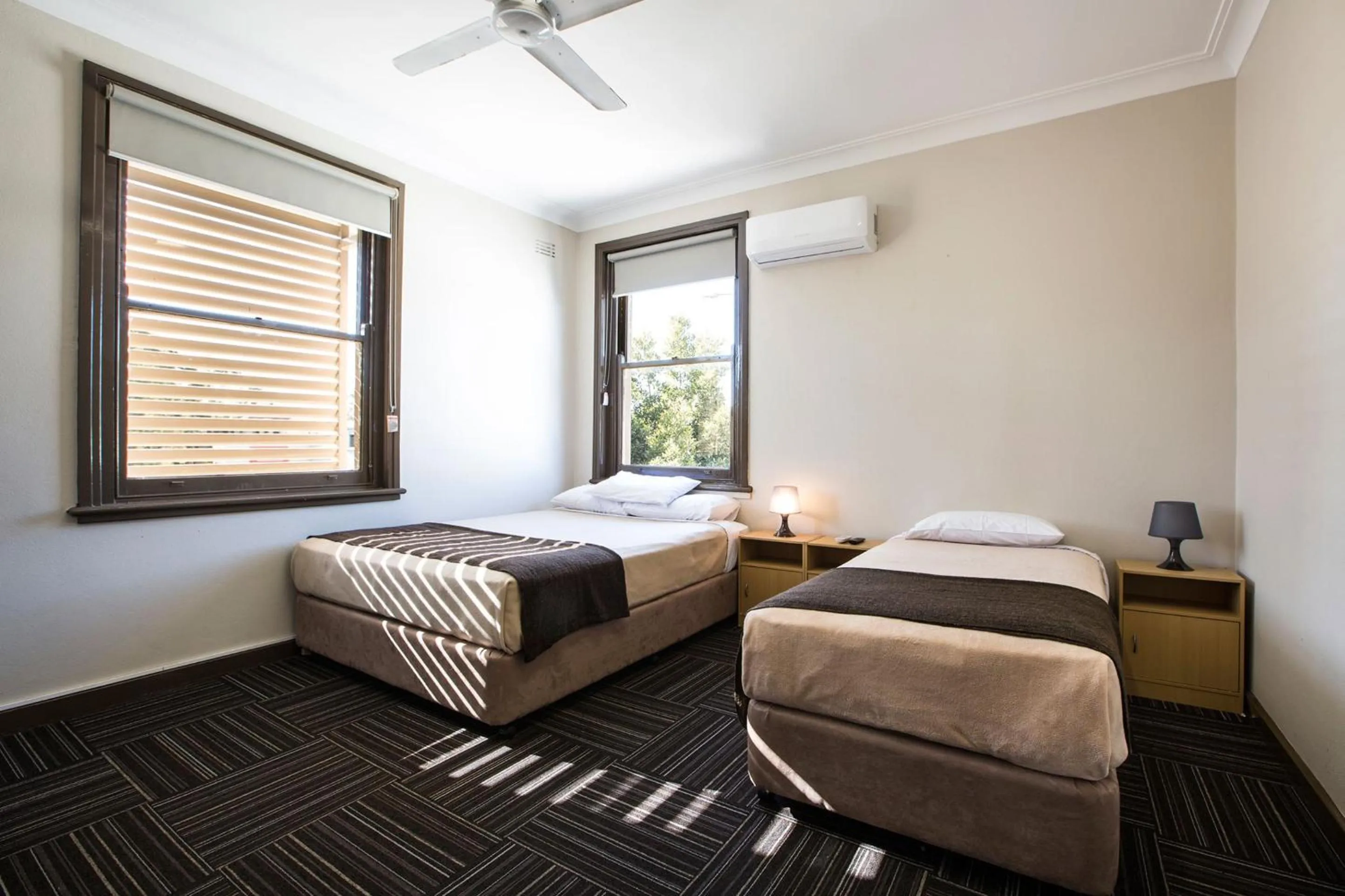 Photo of the whole room, Bed in Toongabbie Hotel