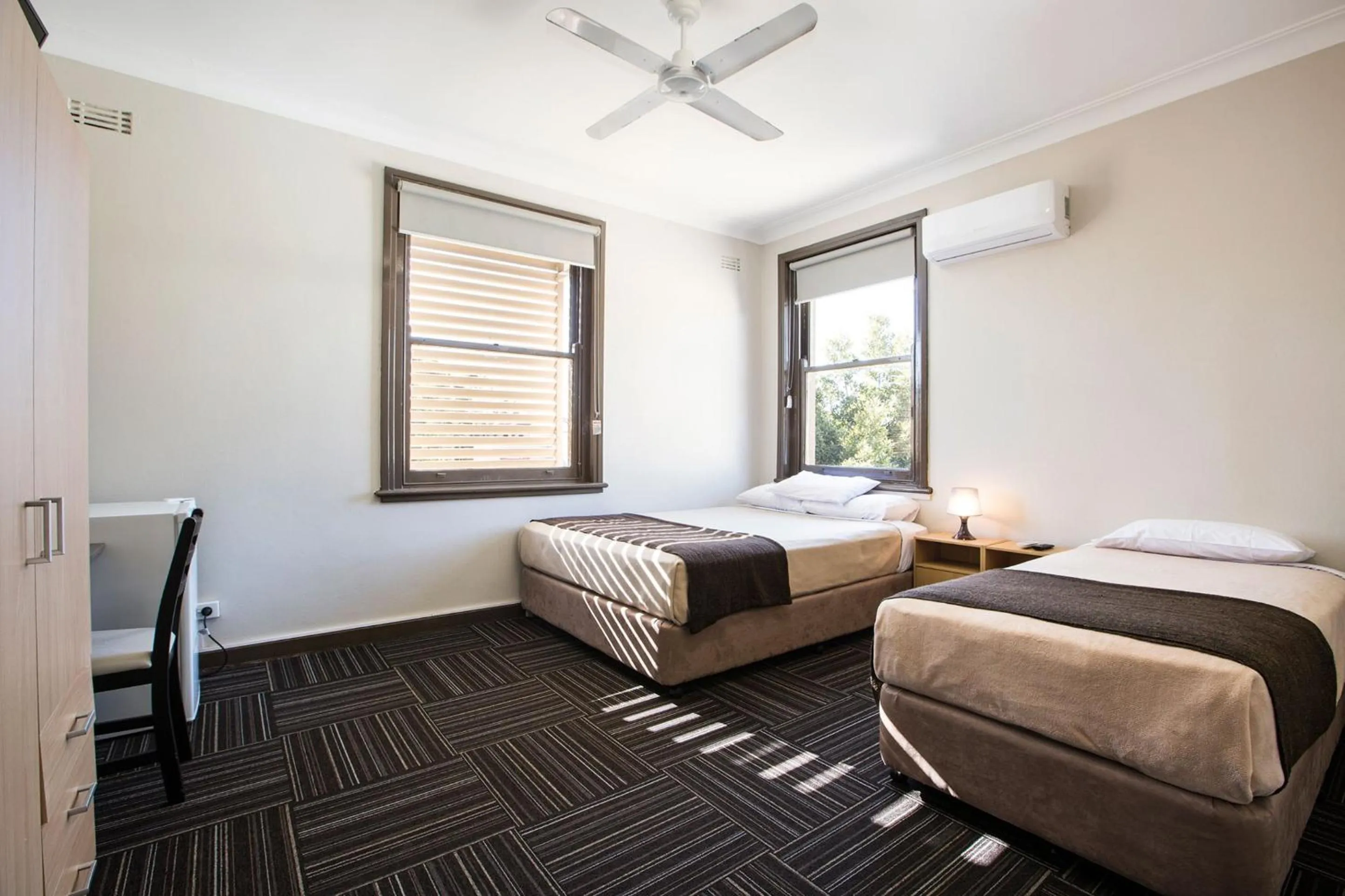 Bedroom, Bed in Toongabbie Hotel