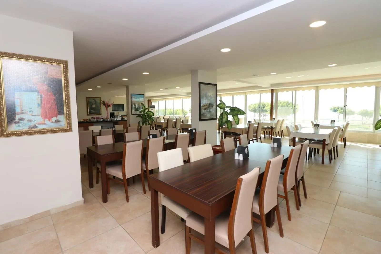 Restaurant/places to eat in Denizkumu Hotel