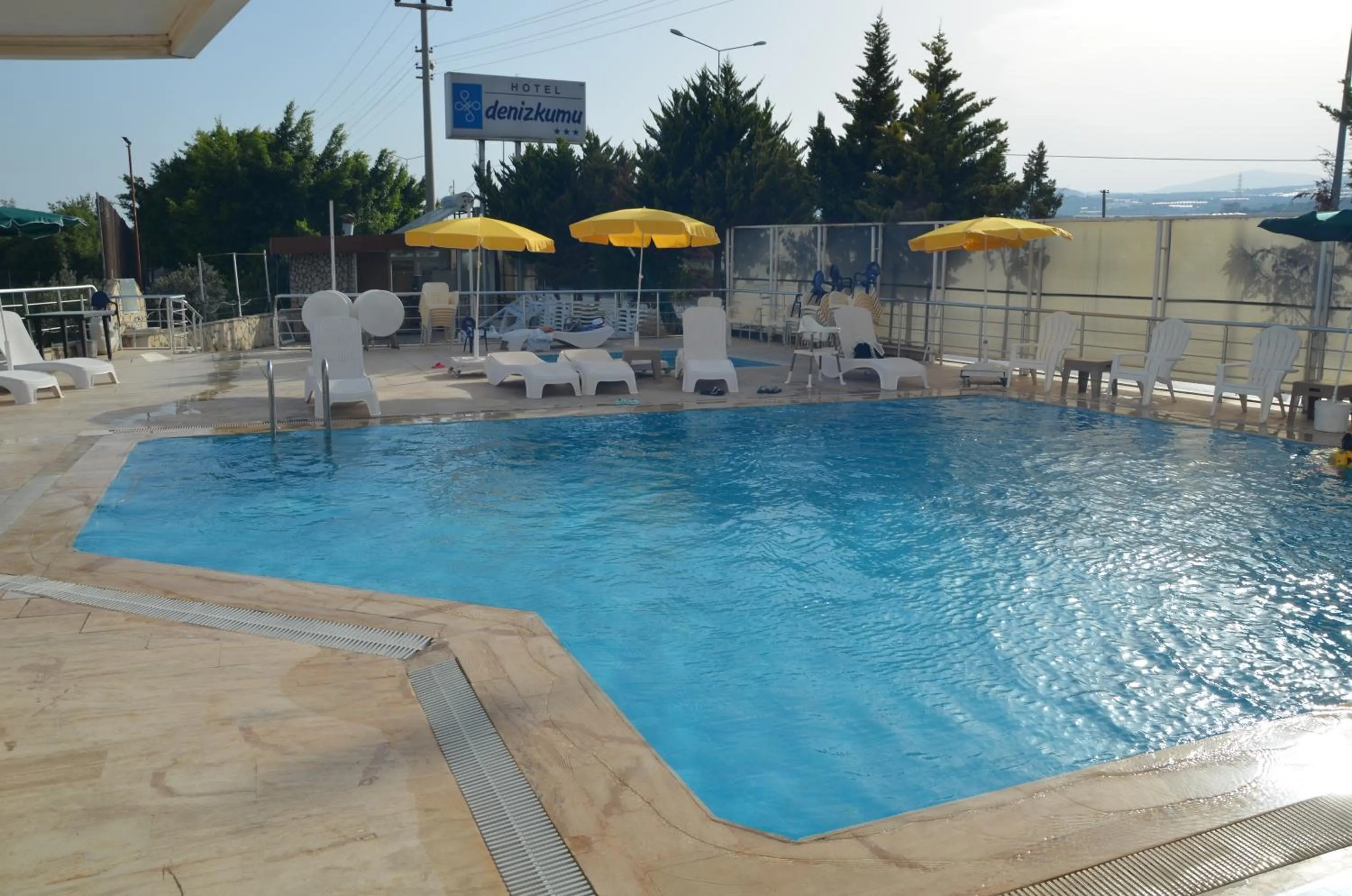 Swimming pool in Denizkumu Hotel