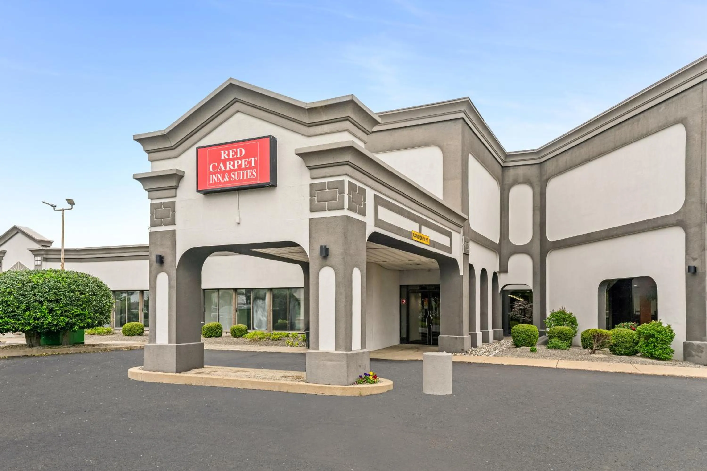 Red Carpet Inn & Suites