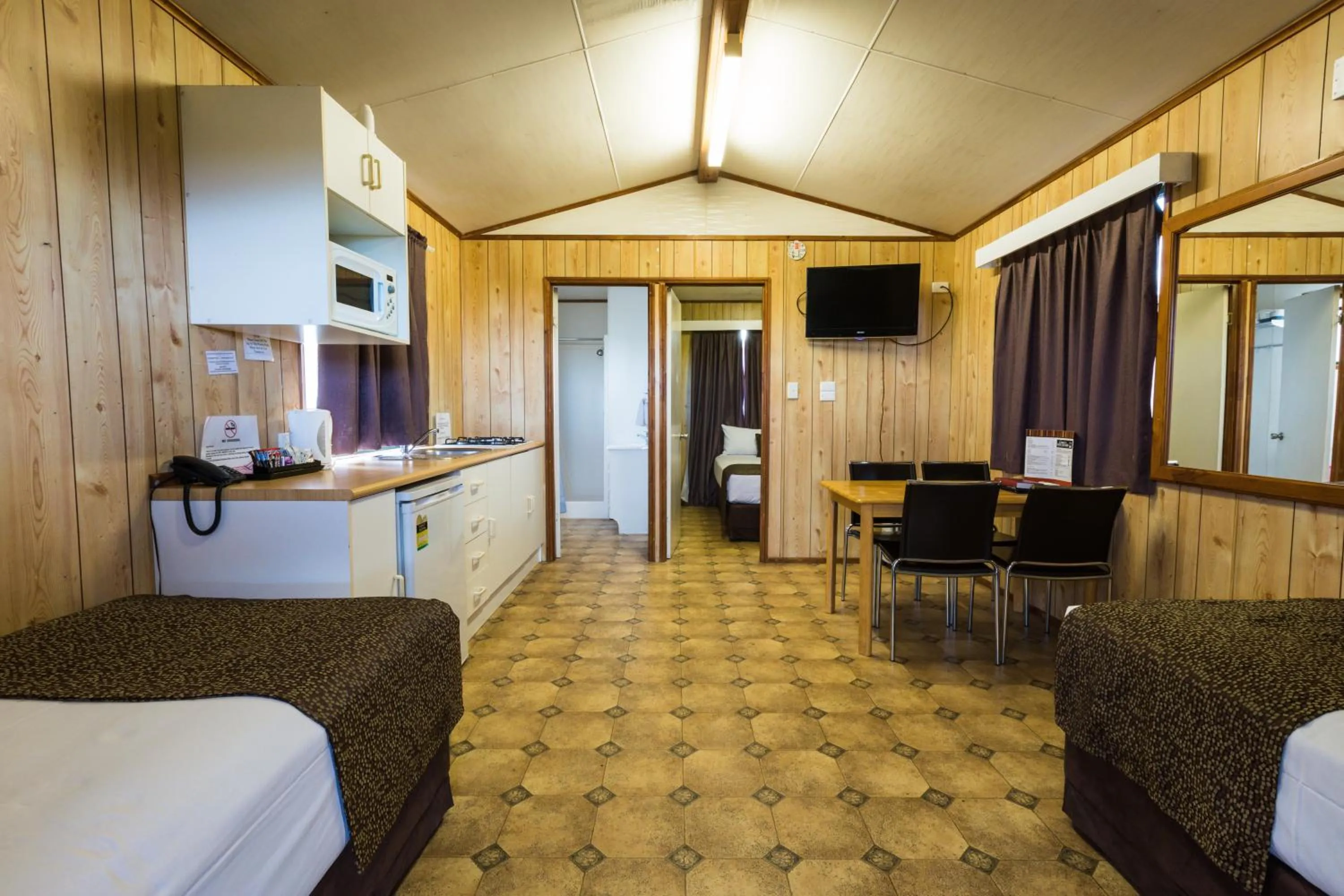 Bed in Hotel Settlers