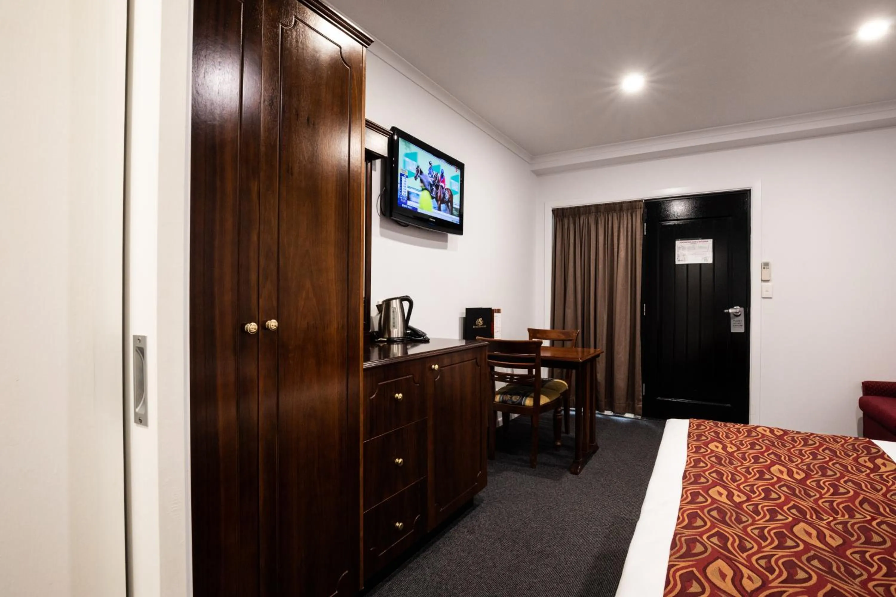 TV and multimedia, Bed in Hotel Settlers