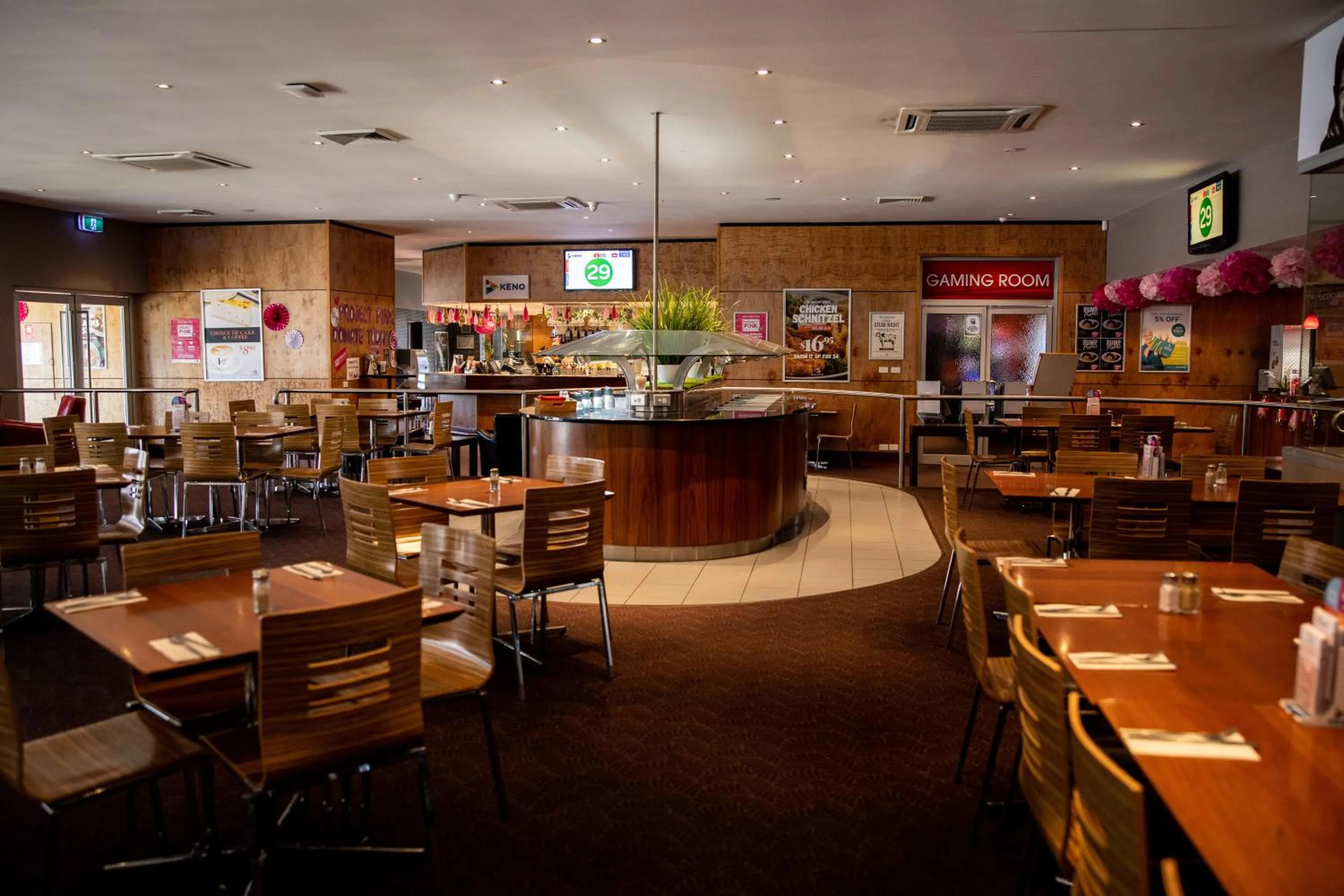 Restaurant/places to eat in Hotel Settlers