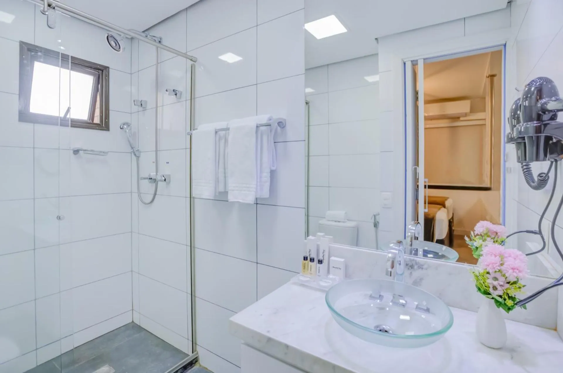 Bathroom in Hampton Park São Paulo Jardins