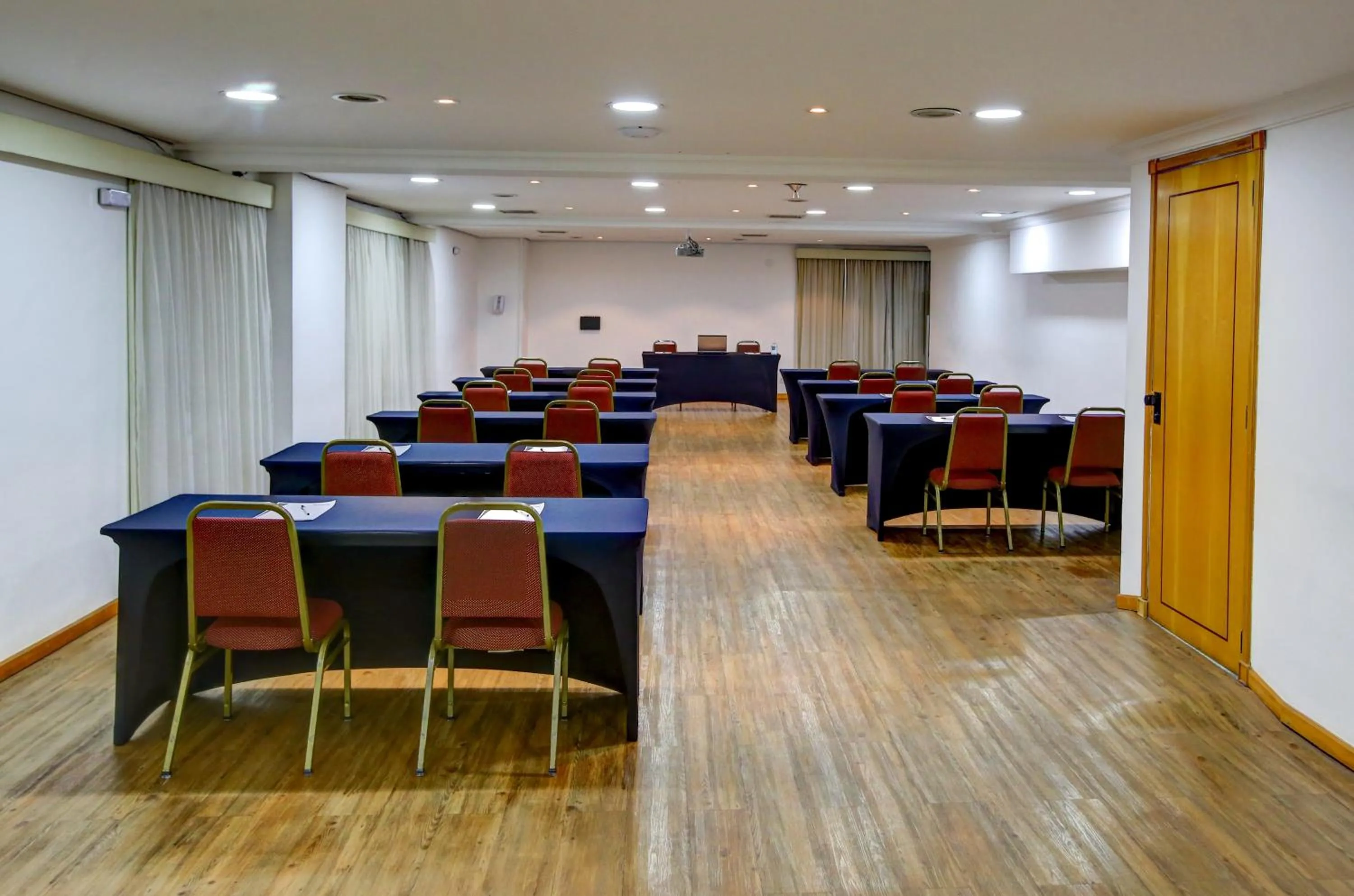 Meeting/conference room in Hampton Park São Paulo Jardins