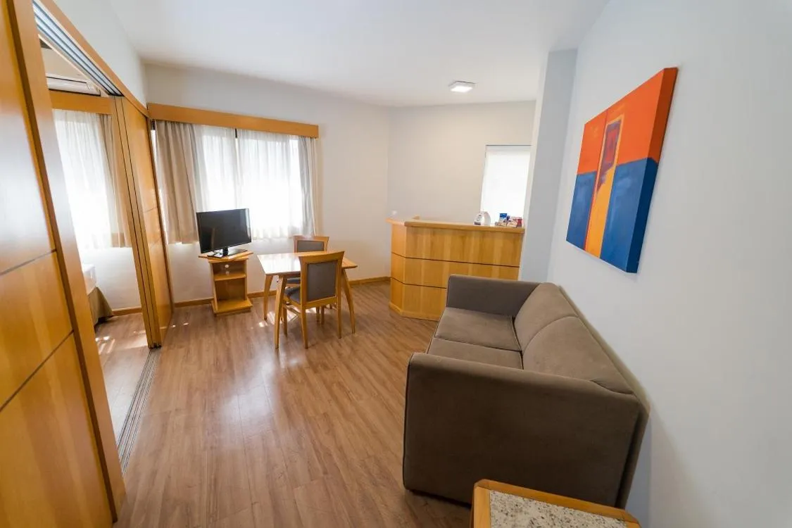 Living room in Hampton Park São Paulo Jardins