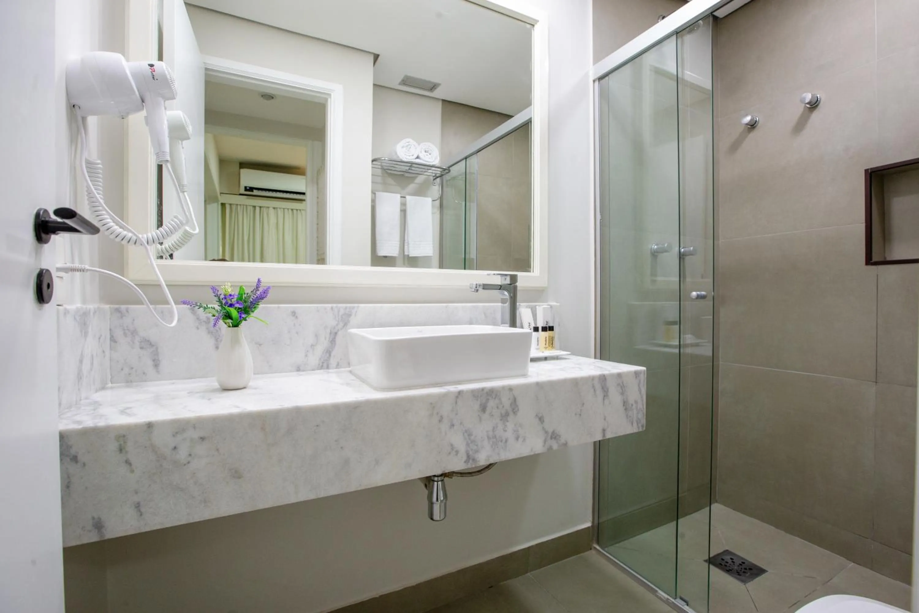 Bathroom in Hampton Park São Paulo Jardins