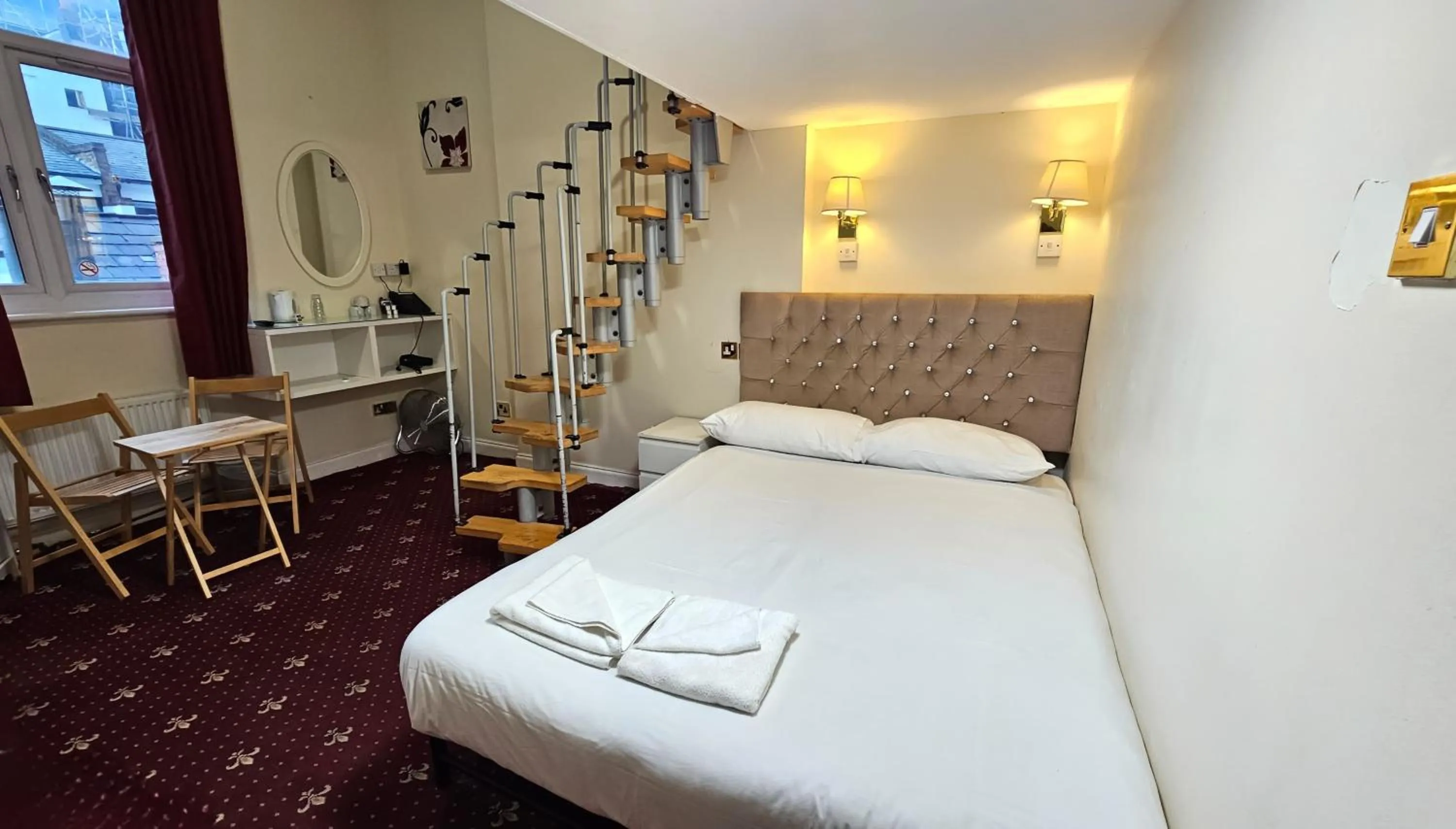 Bed in Hyde Park Court Hotel