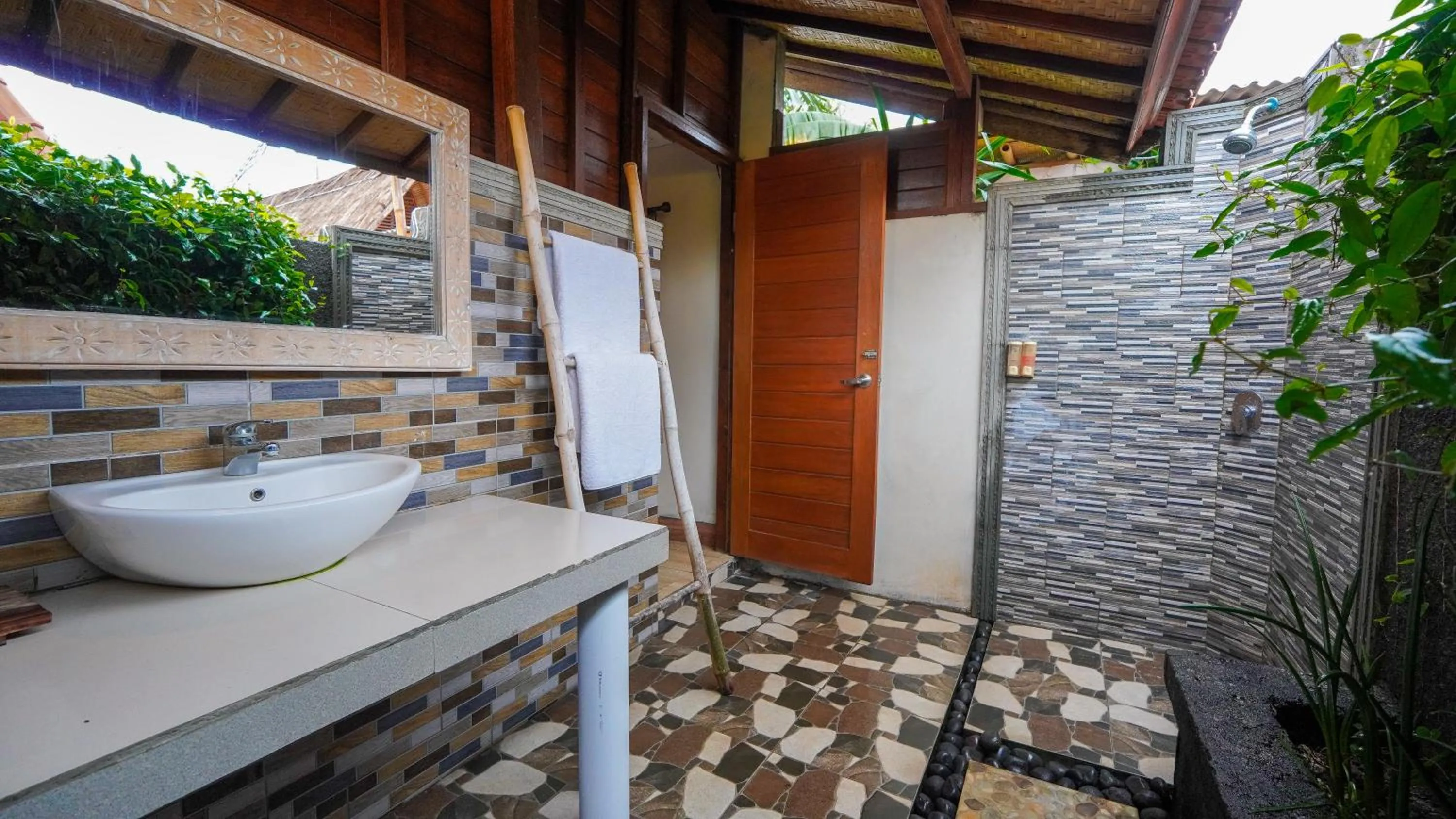 Shower in Darsan Lembongan Boutique Cottage