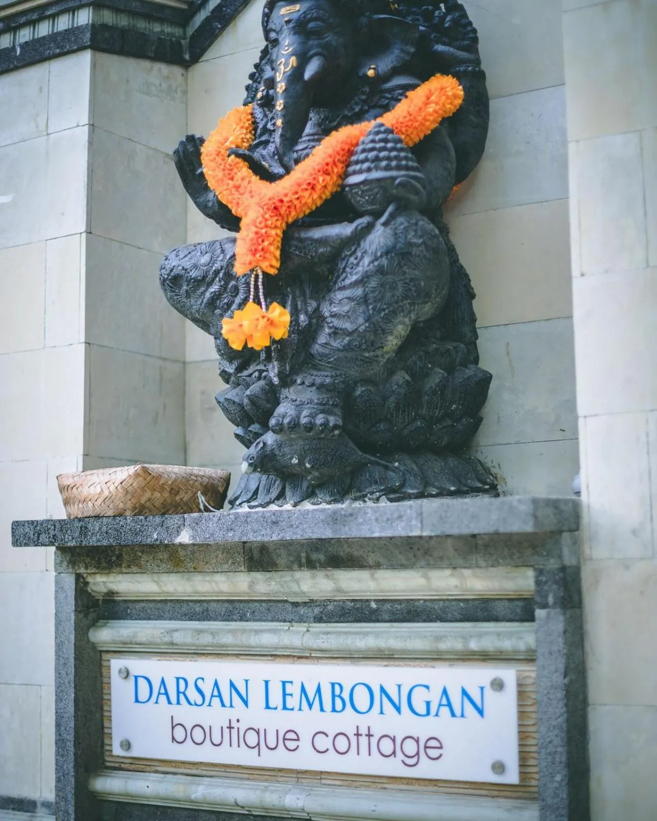 Text overlay in Darsan Lembongan Boutique Cottage