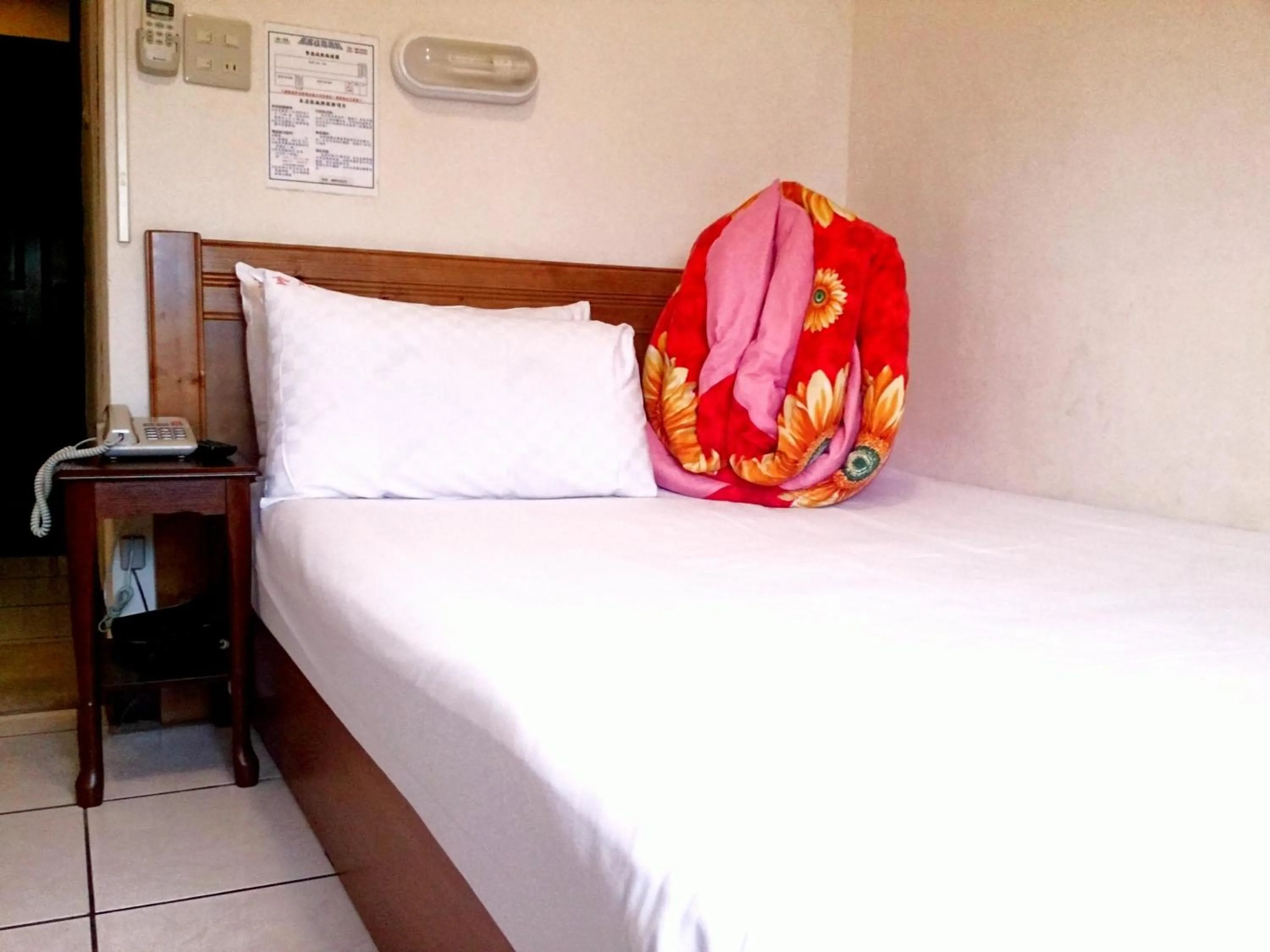 bunk bed, Bed in Jin Lon Hotel