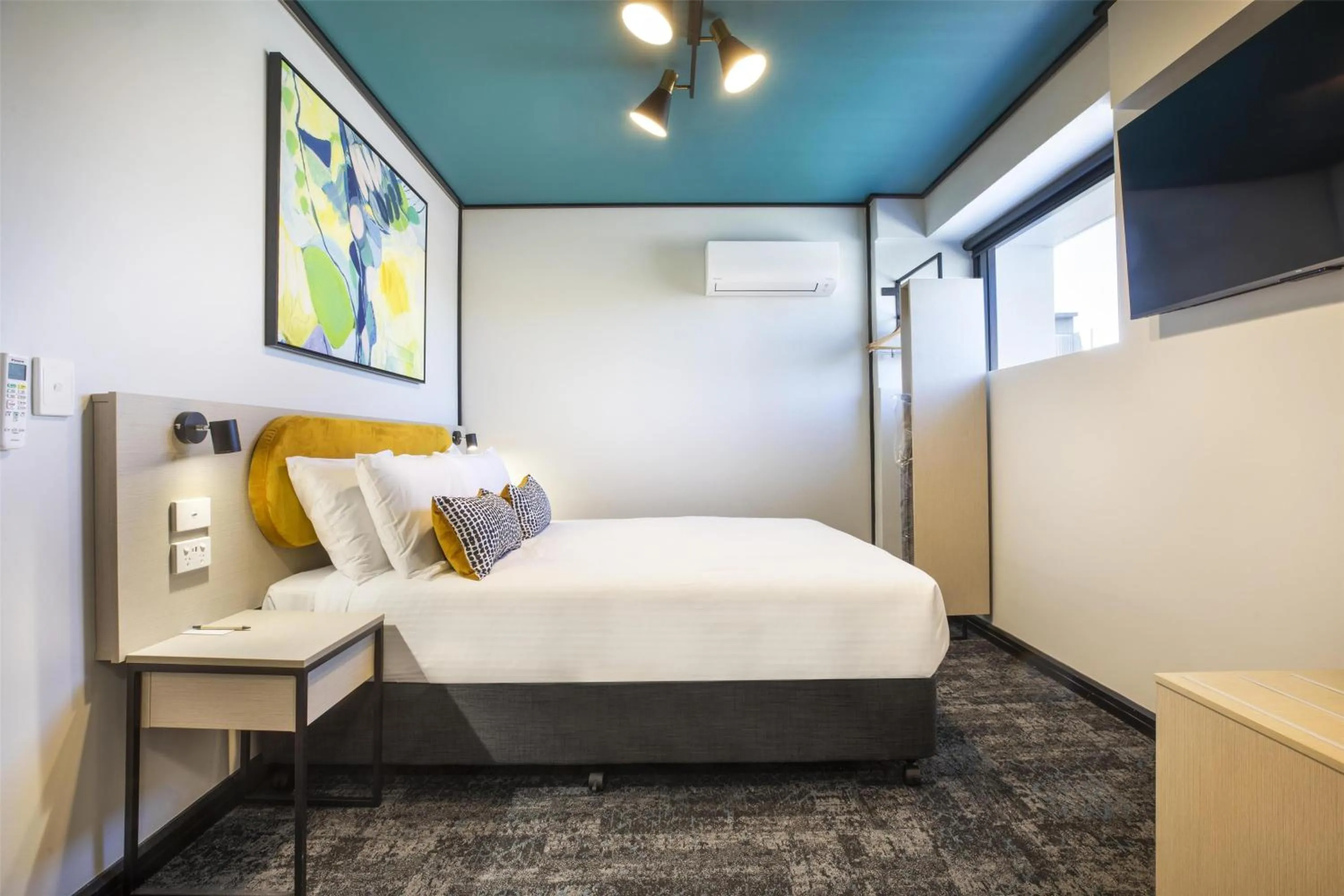 Bedroom, Bed in Nightcap at Prince of Wales Hotel