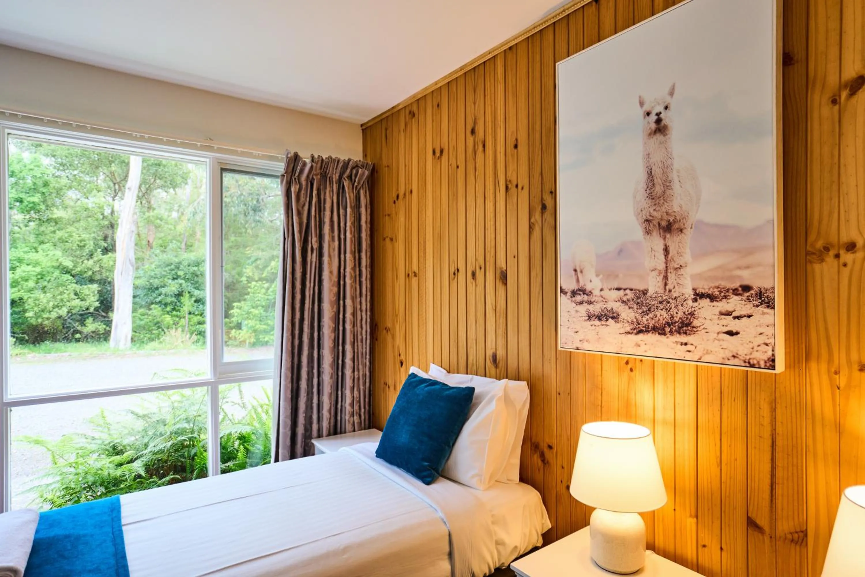 Bed in Sanctuary House Resort Motel