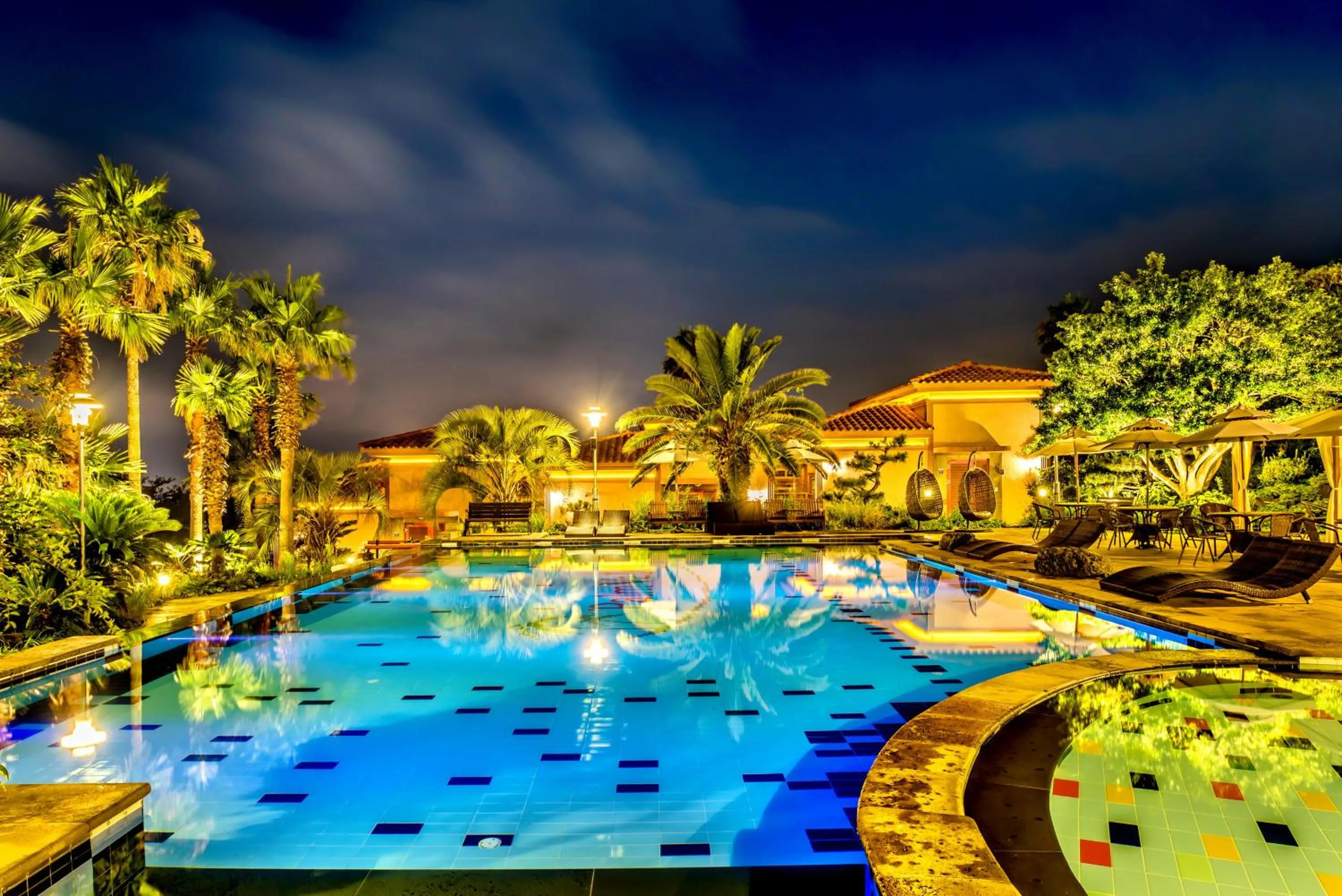 Swimming pool in Palm Valley Resort
