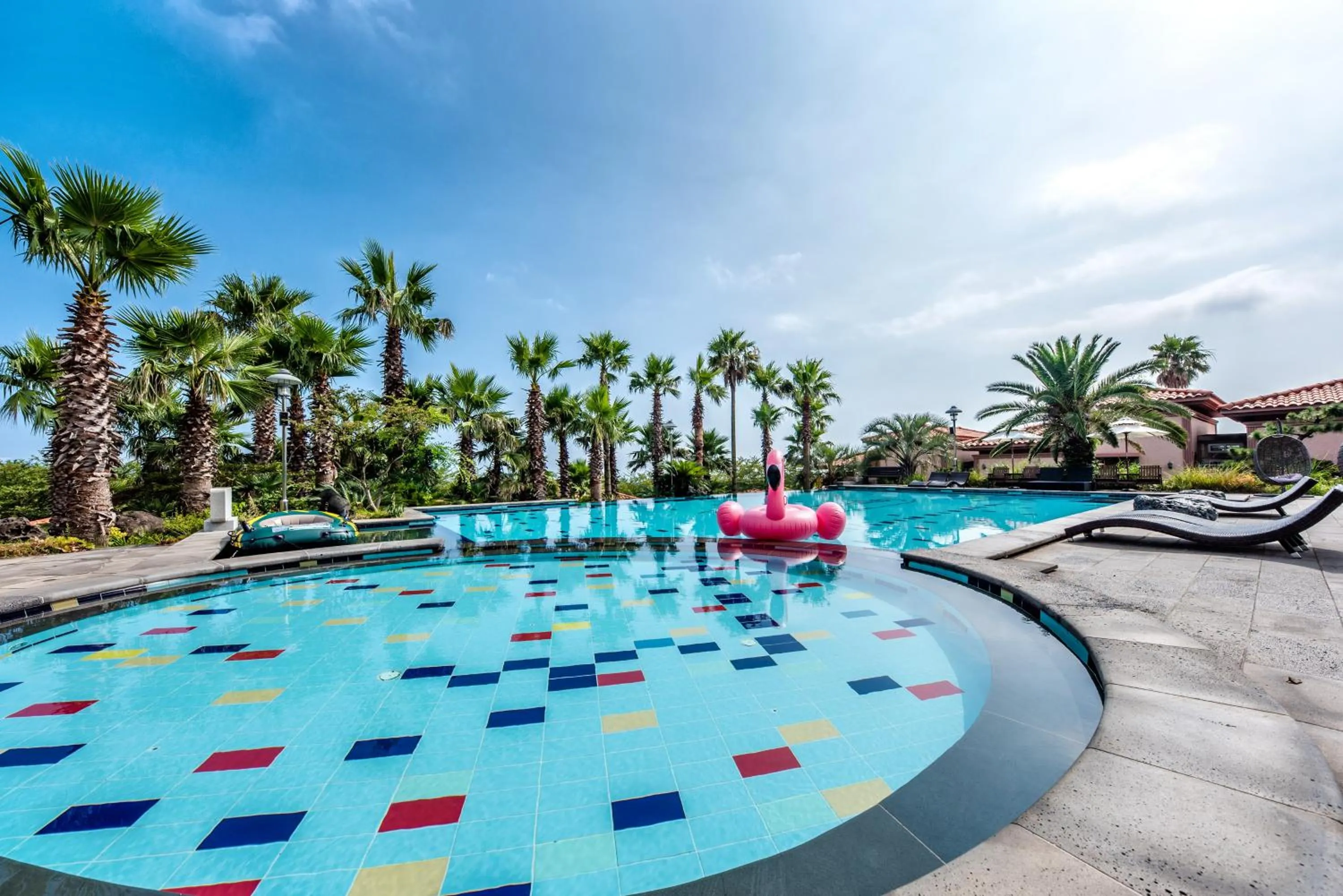 Swimming pool in Palm Valley Resort