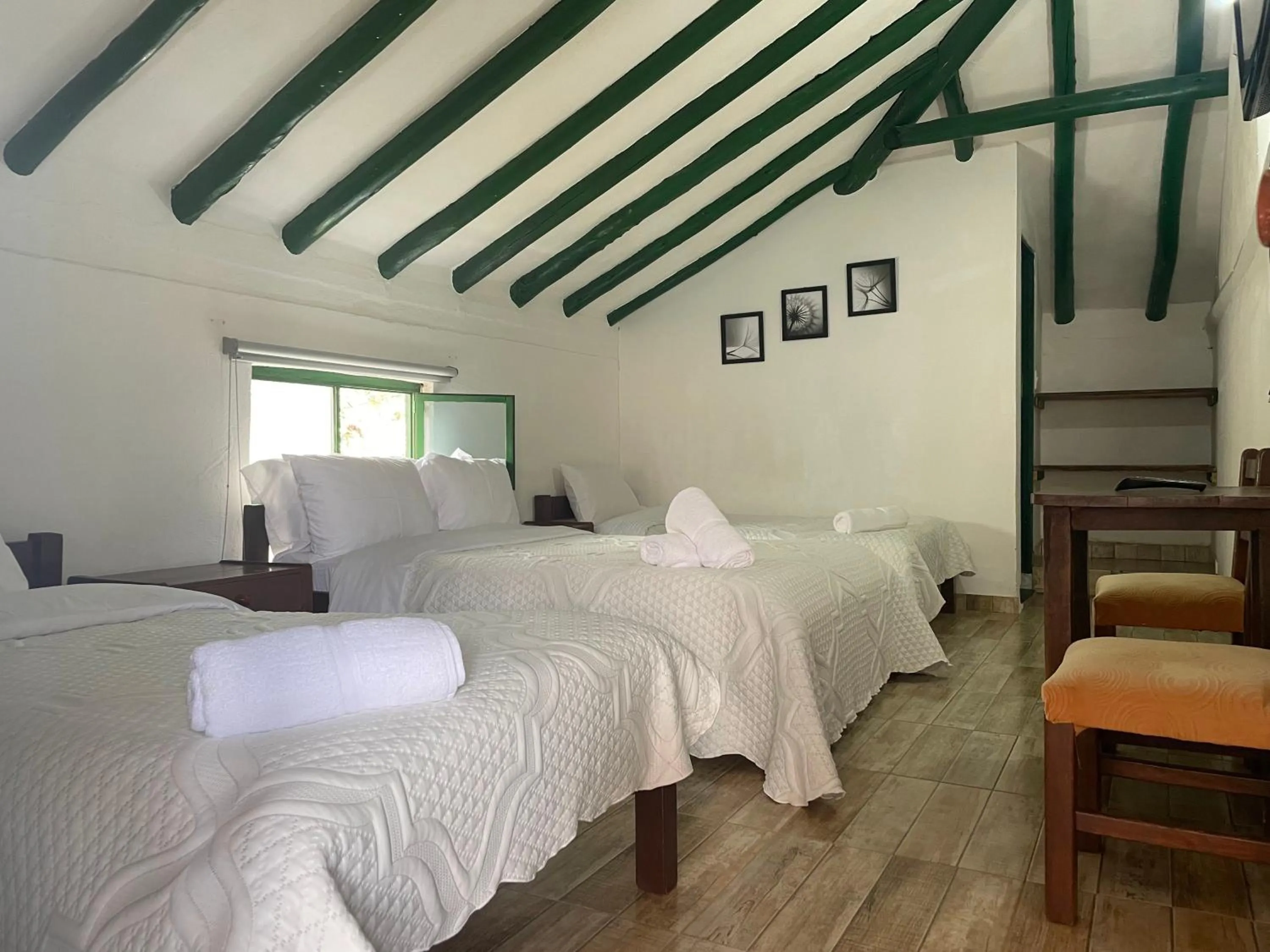 Photo of the whole room, Bed in Celeste Villa de Leyva