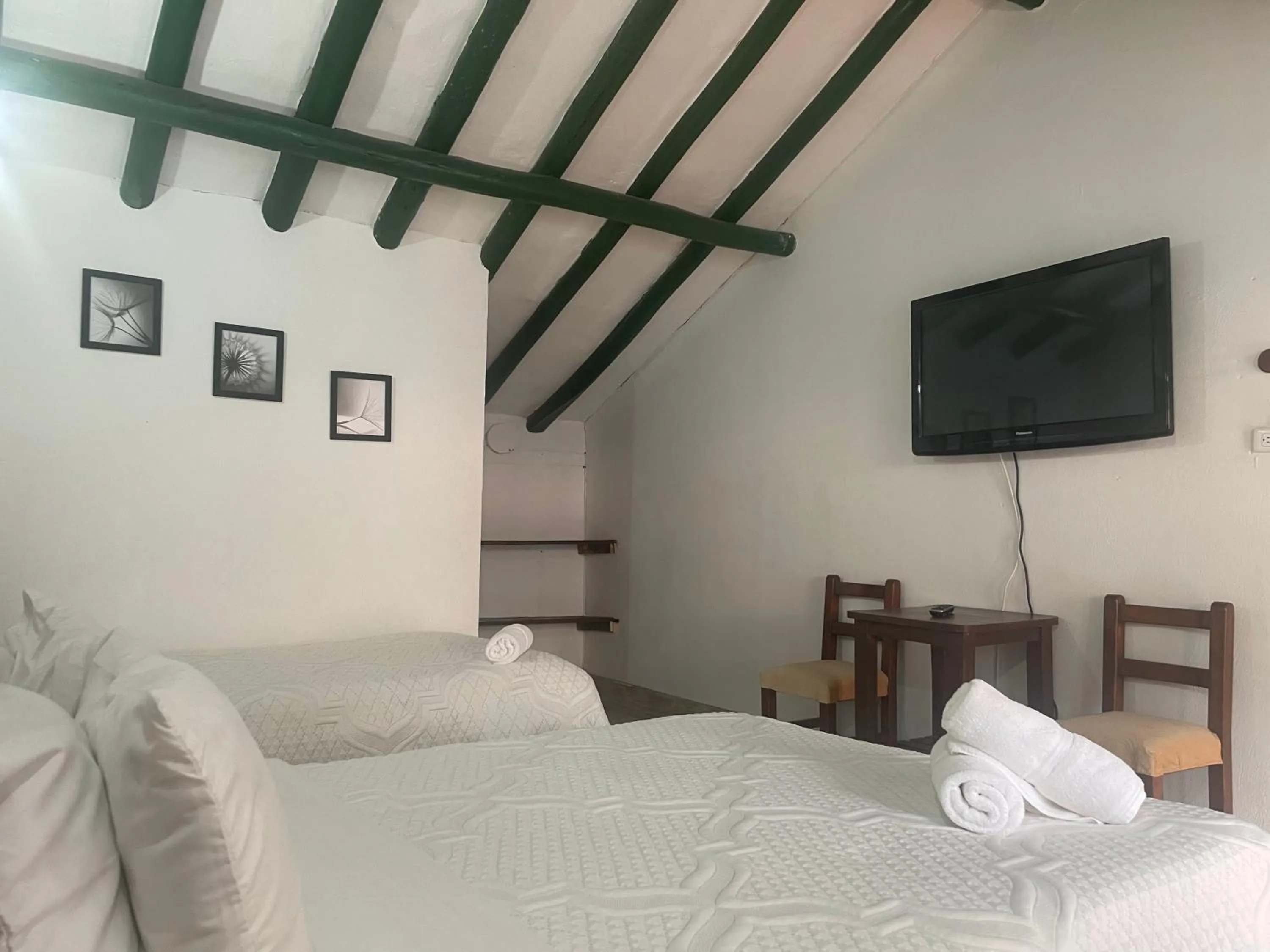 Photo of the whole room, Bed in Celeste Villa de Leyva