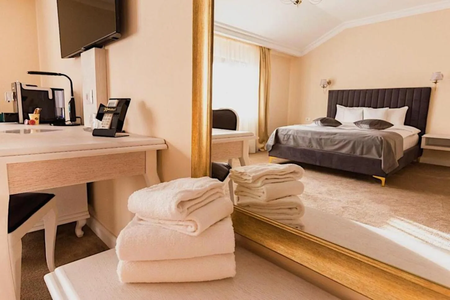 Bedroom, Bed in 4Cardinals Boutique