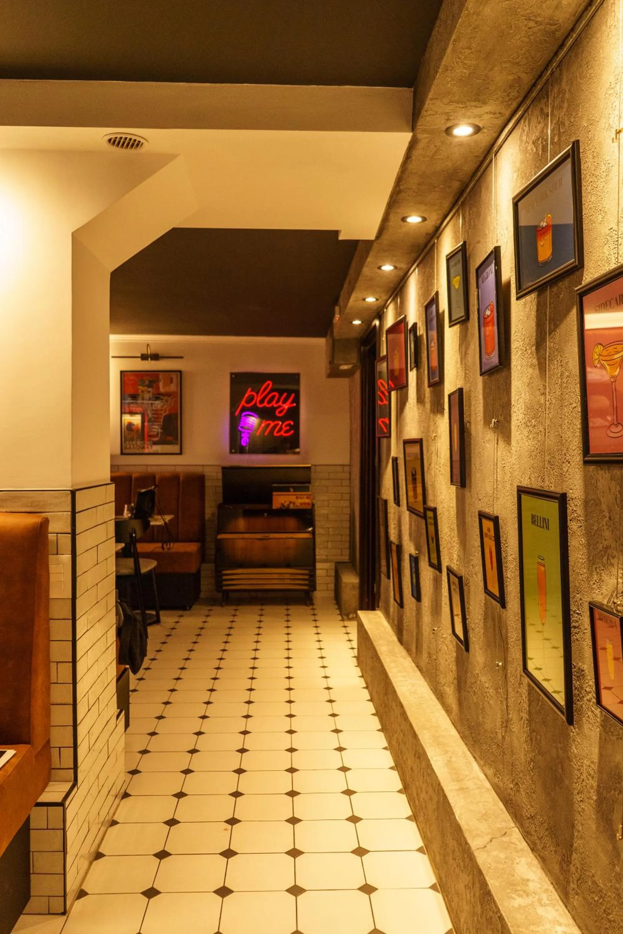 Lounge or bar in 4Cardinals Boutique