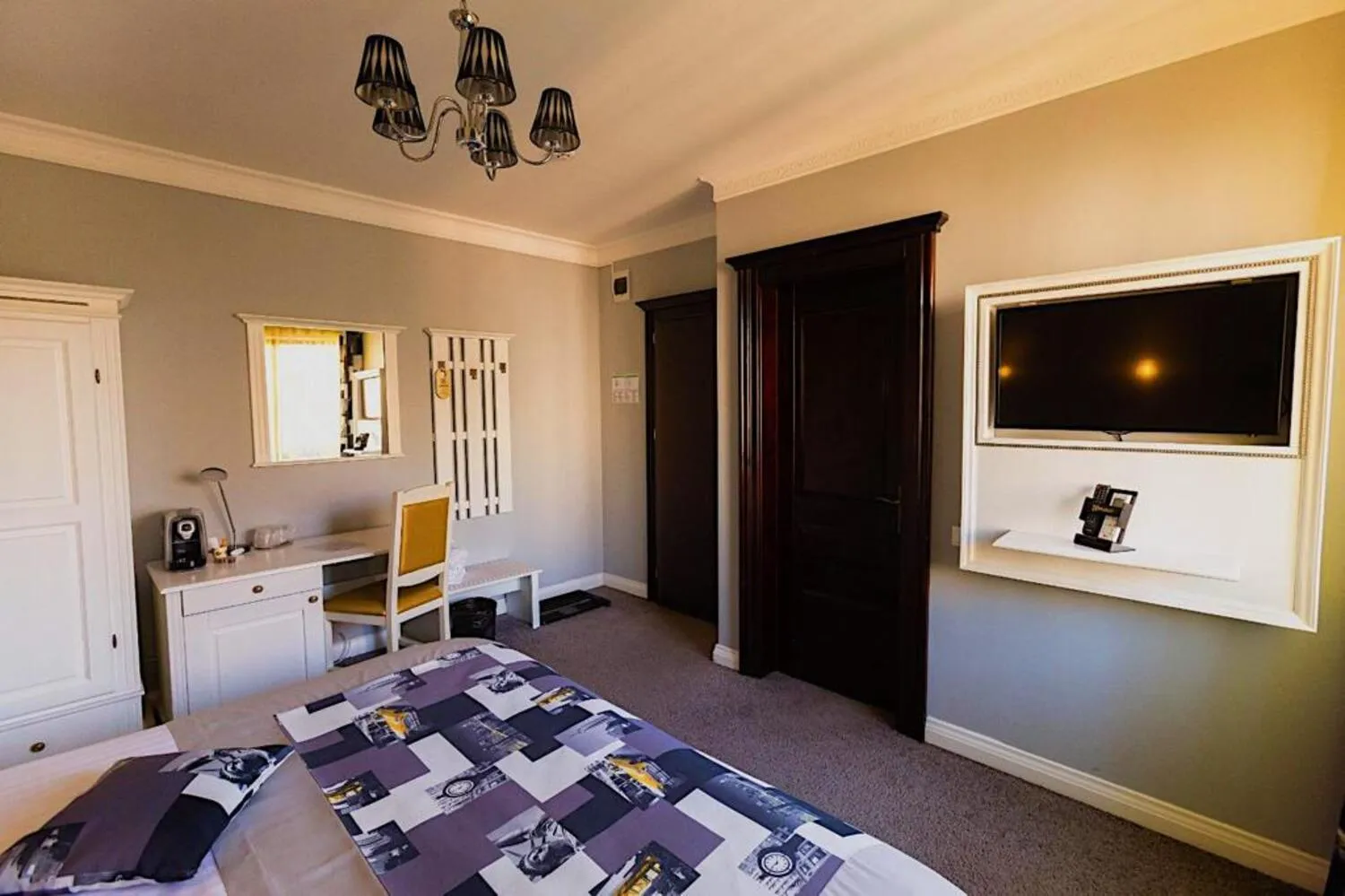 Bedroom, Bed in 4Cardinals Boutique