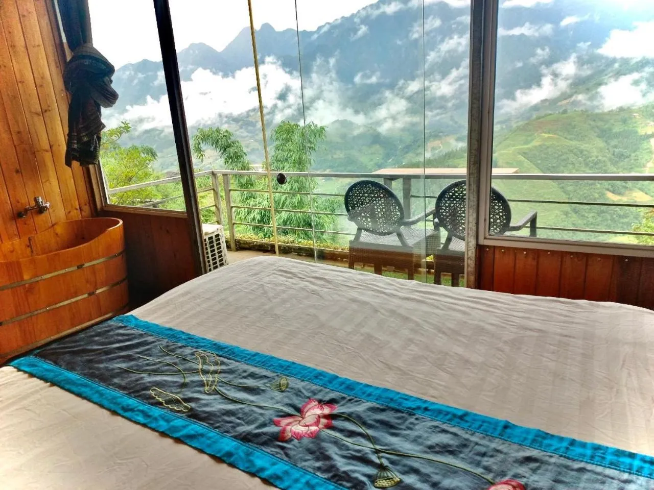 Bed in VALLEY VIEW COFFEE & STAY