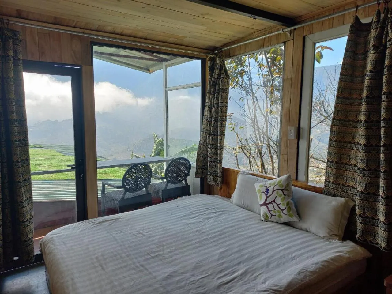 Bed in VALLEY VIEW COFFEE & STAY