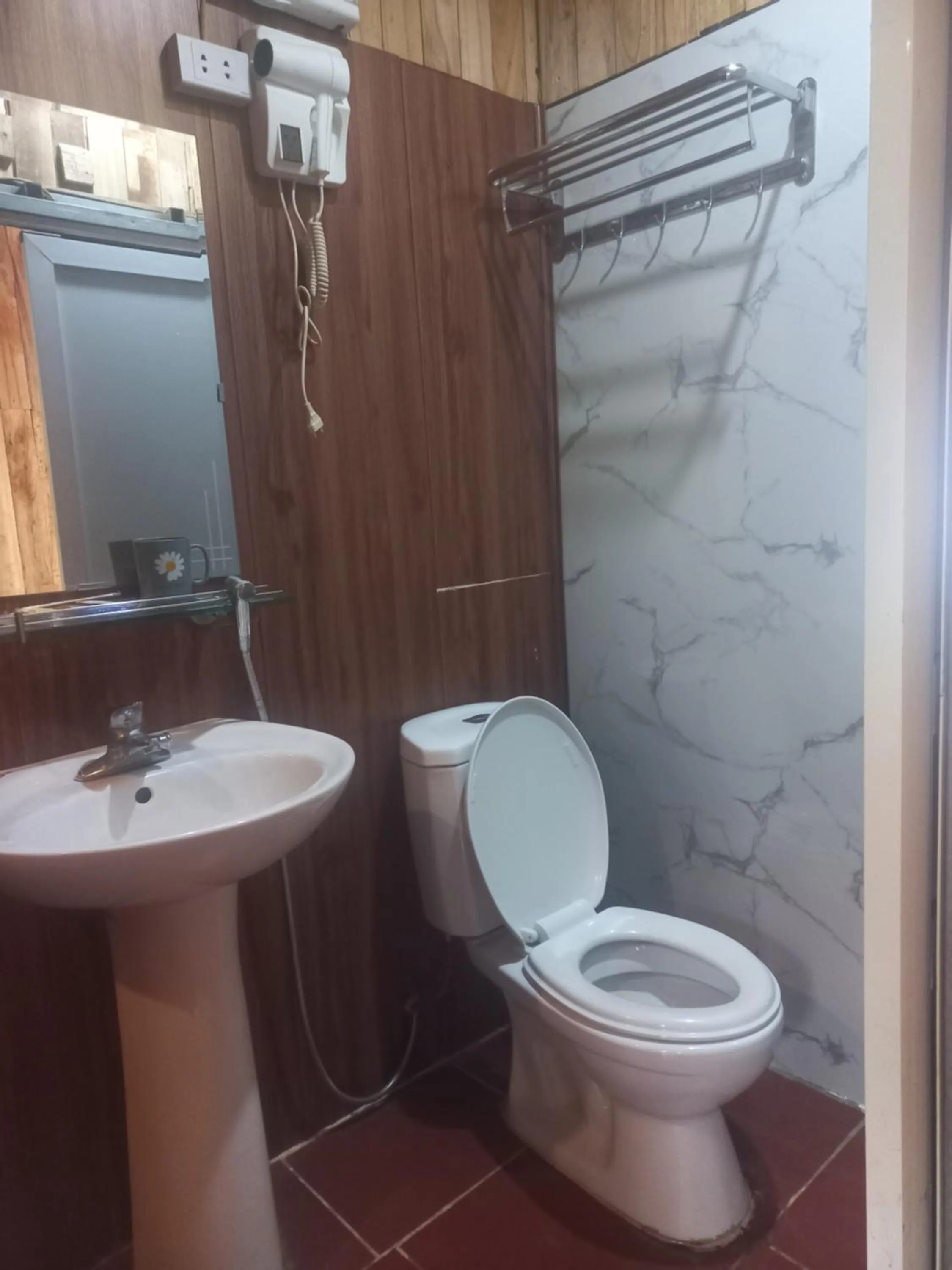 Toilet in VALLEY VIEW COFFEE & STAY