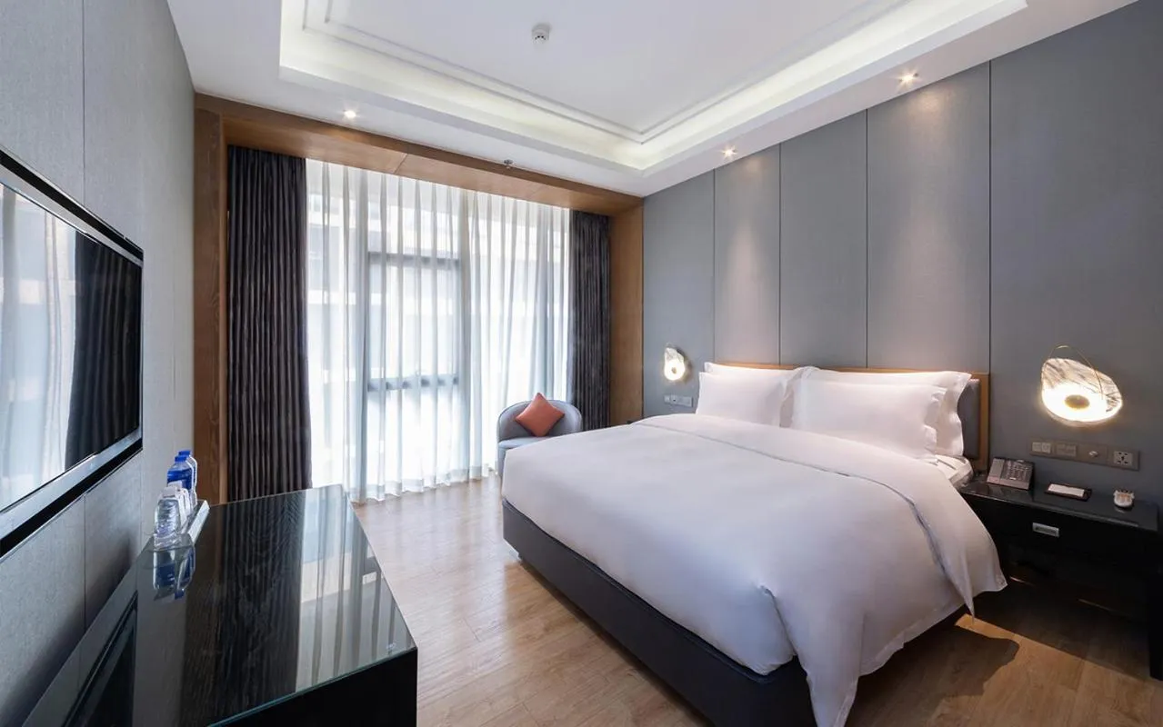 Bed in Zhuhai Palm Spring Hotel