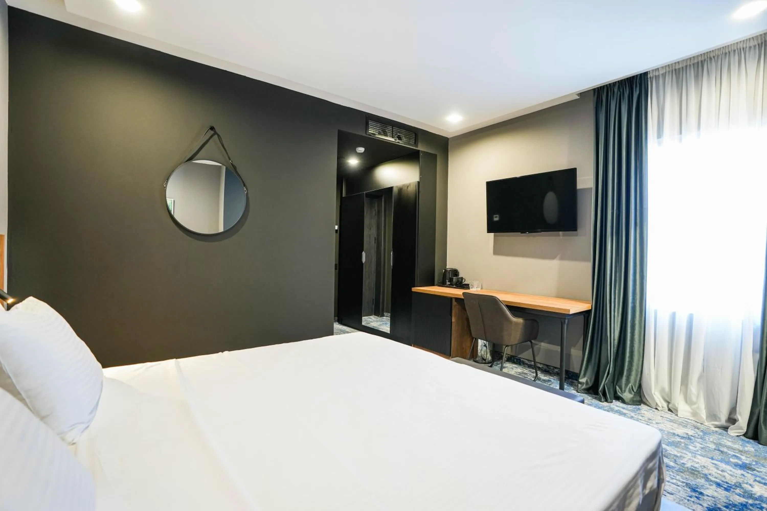 Bedroom, Bed in Hotel Splendid Tbilisi