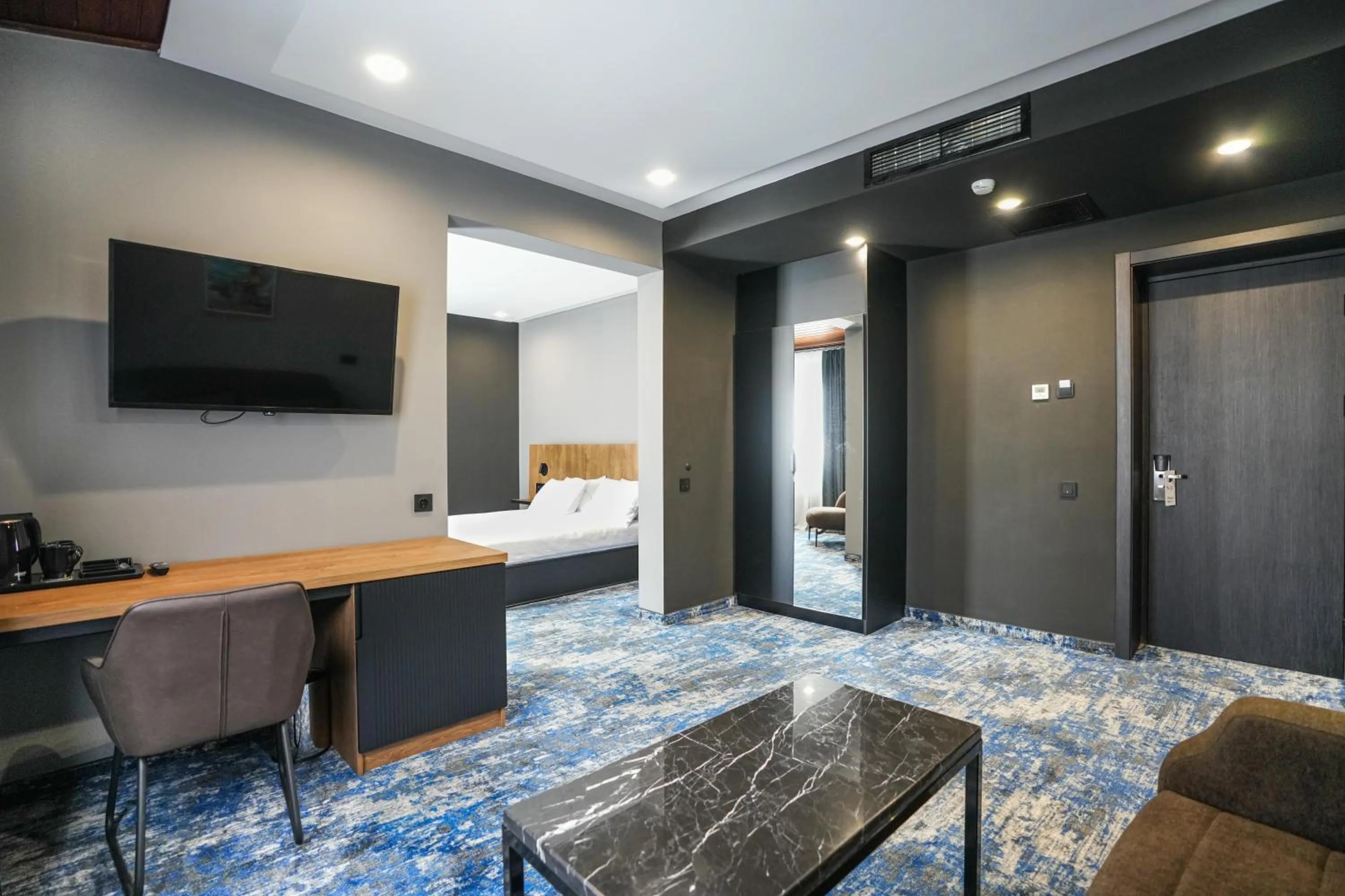 Photo of the whole room, Bed in Hotel Splendid Tbilisi