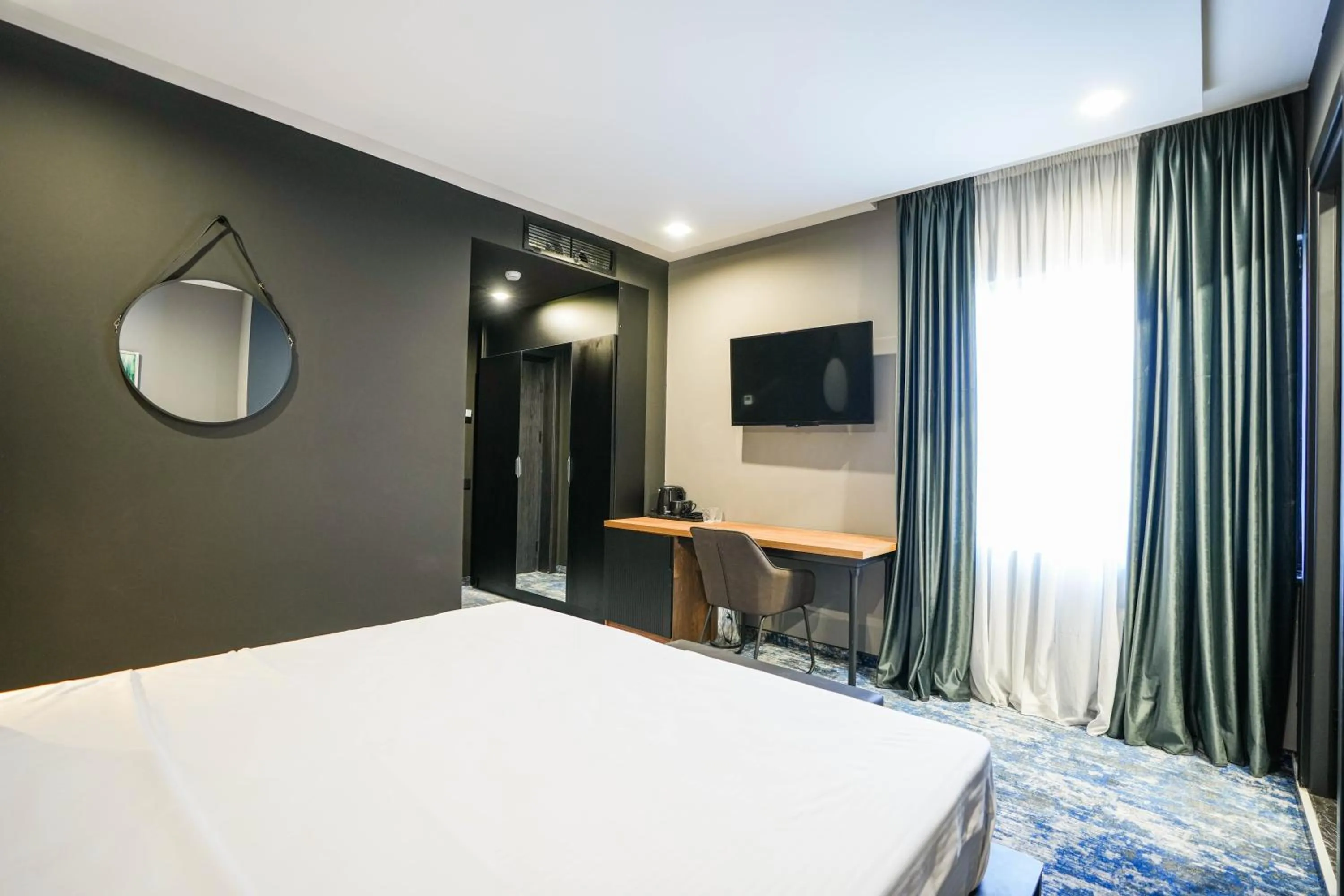 Photo of the whole room, Bed in Hotel Splendid Tbilisi