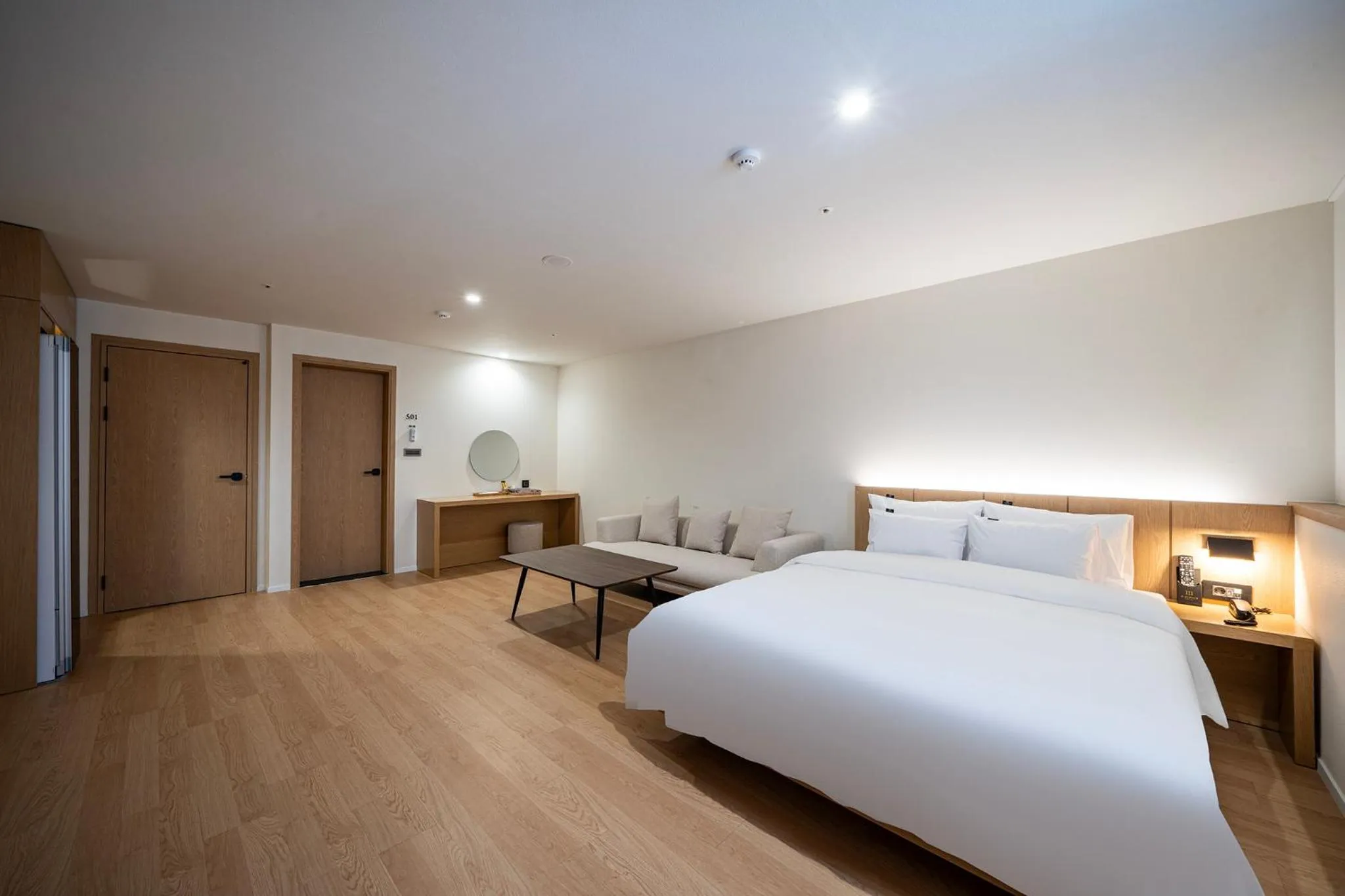 Photo of the whole room, Bed in H Avenue Gumi Okgye