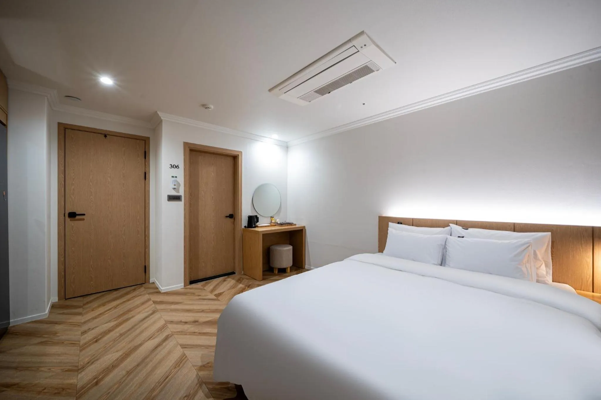 Photo of the whole room, Bed in H Avenue Gumi Okgye