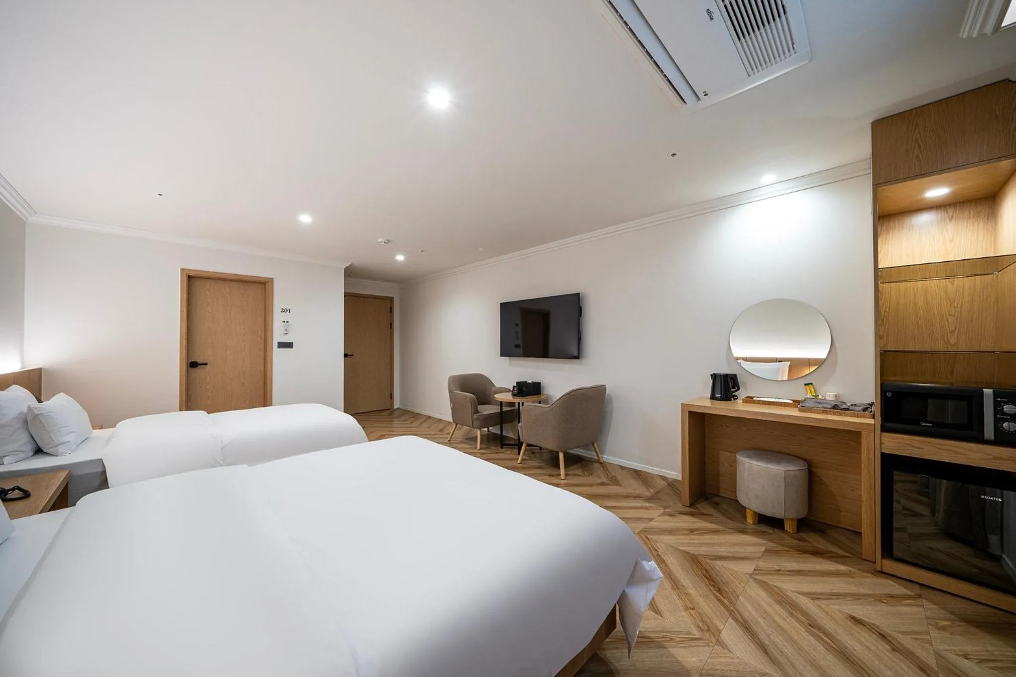 Photo of the whole room, Bed in H Avenue Gumi Okgye